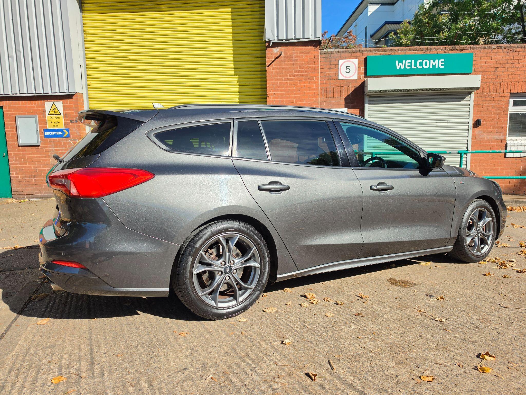 Ford Focus - Image 4