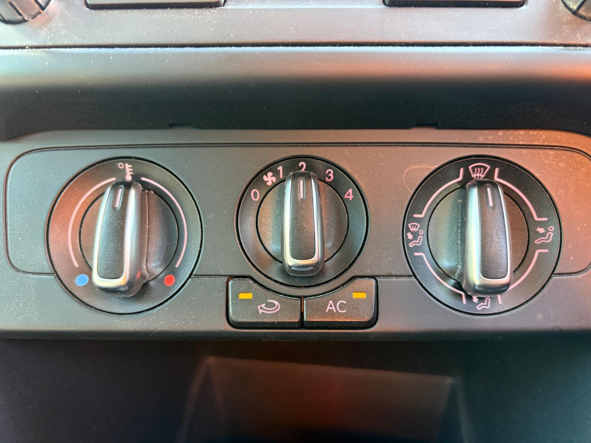 Volkswagen Polo - Image 31