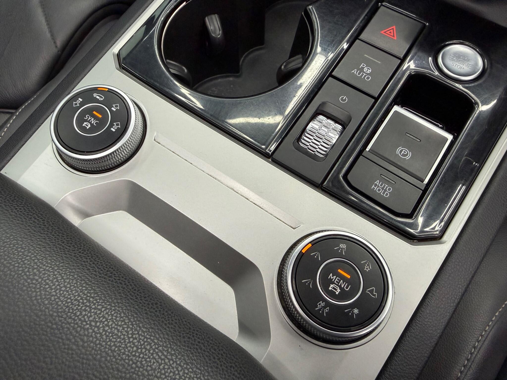 Volkswagen Touareg - Image 25