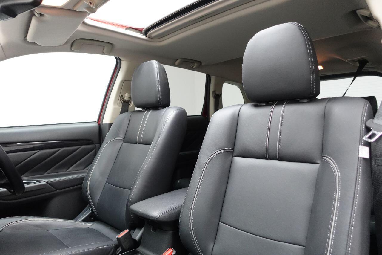 Mitsubishi Outlander - Image 17