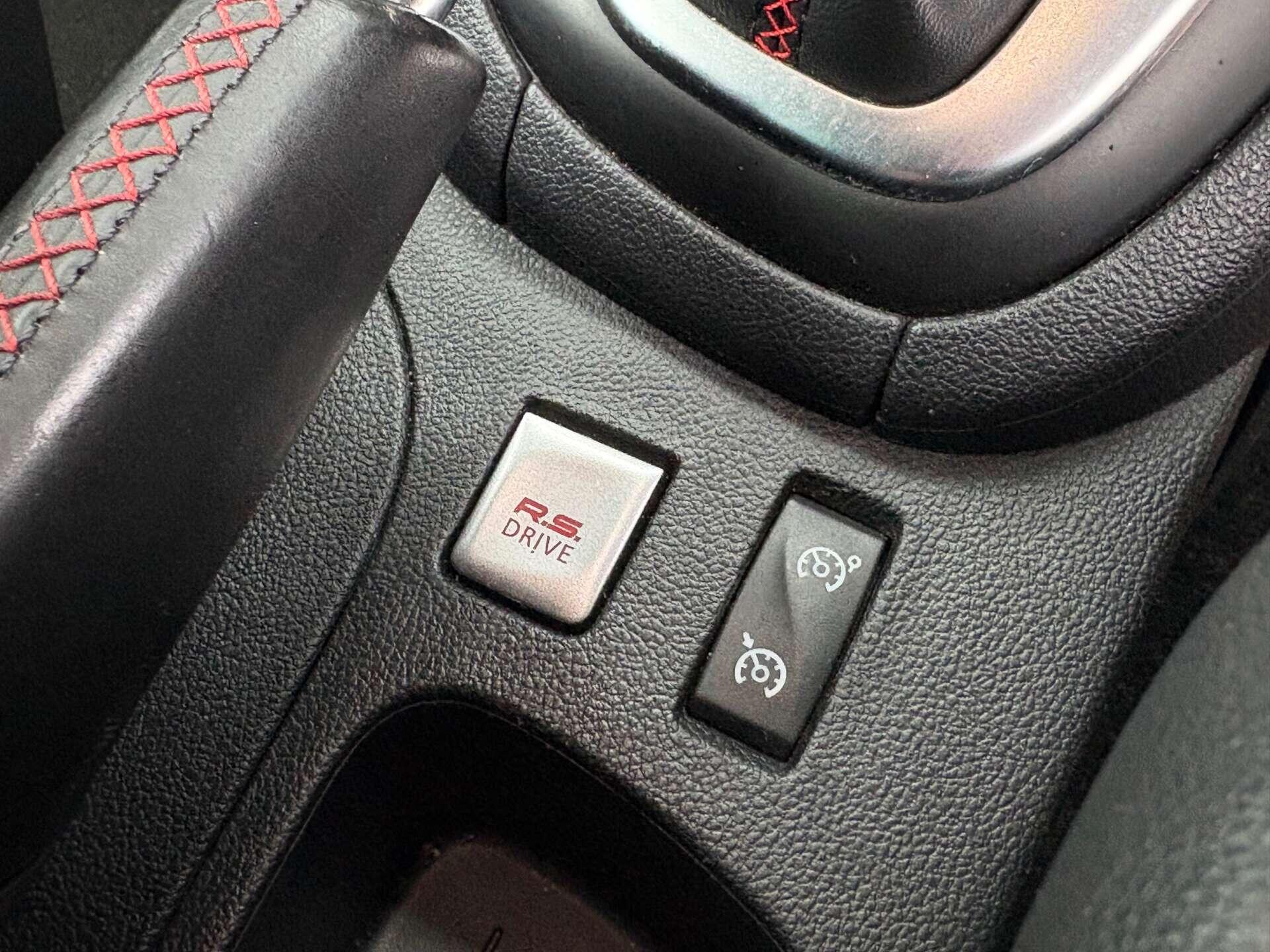 Renault Clio - Image 16