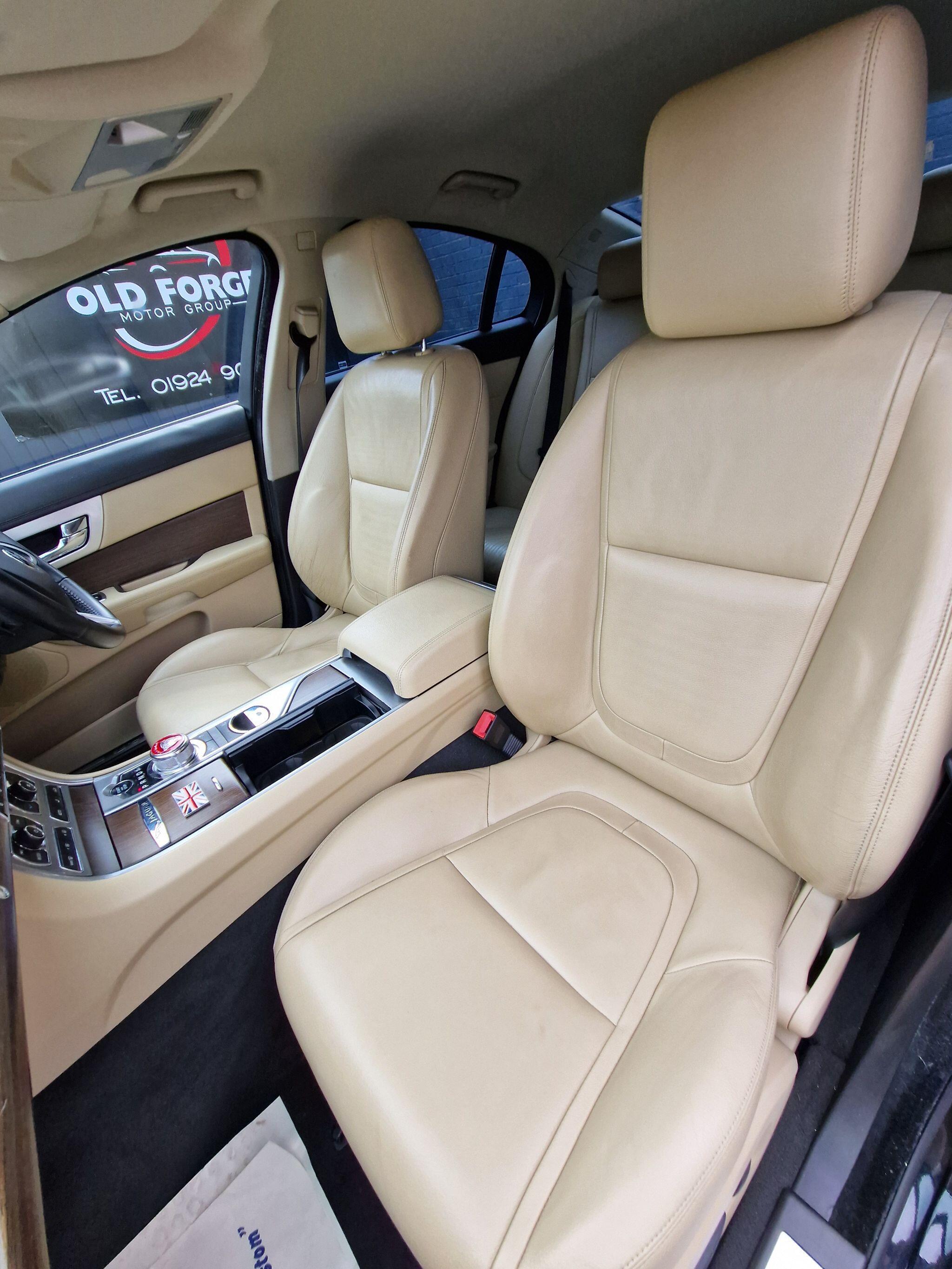 Jaguar XF - Image 36