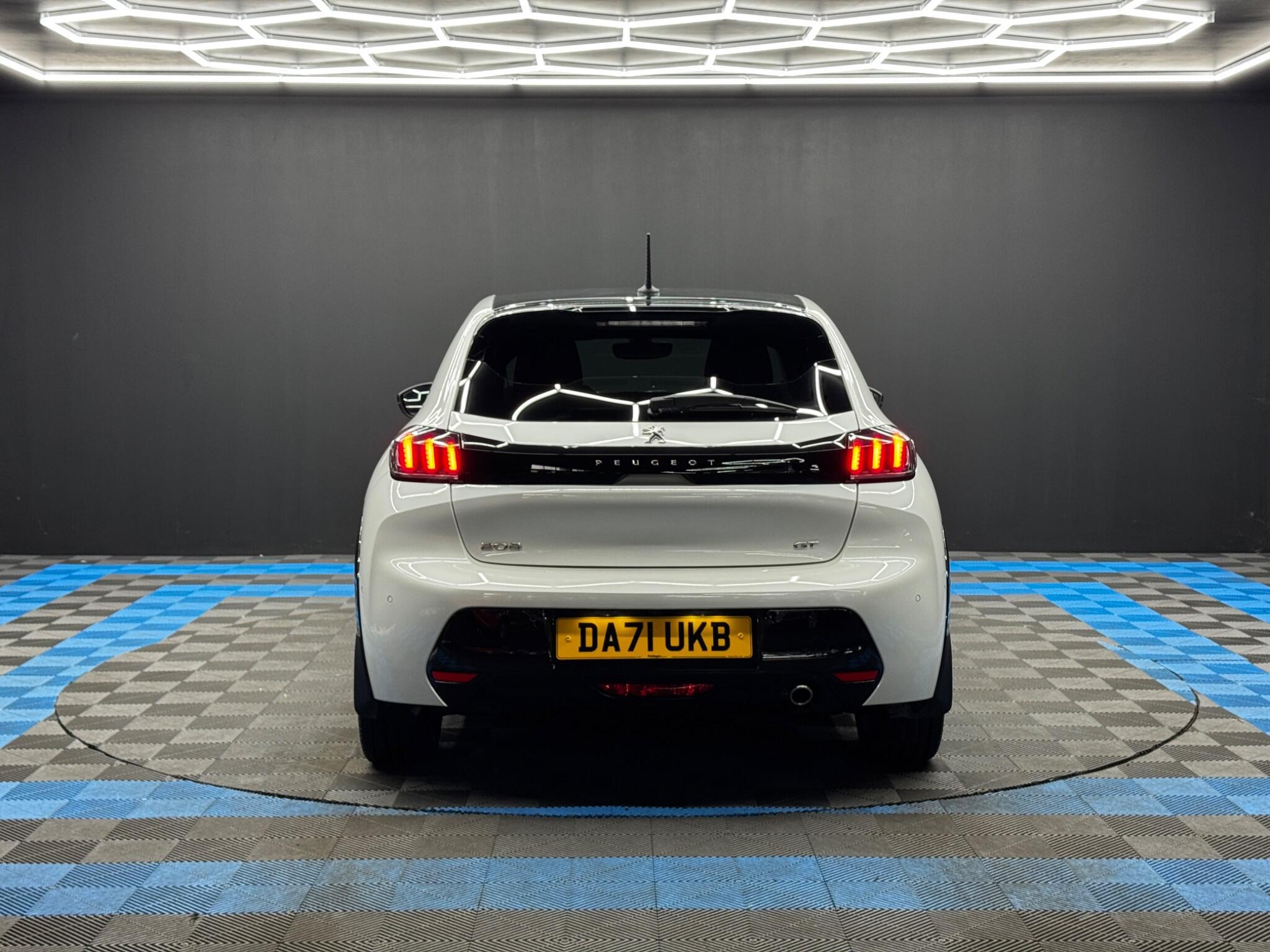 Peugeot 208 - Image 6