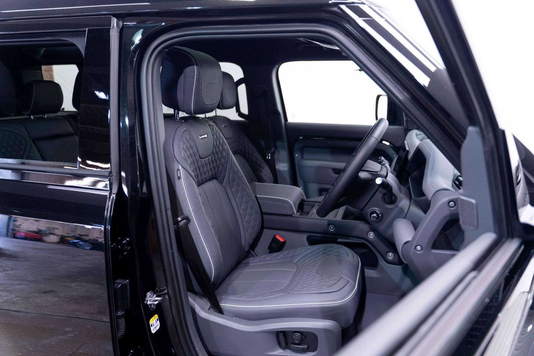Land Rover Defender 110 - Image 4