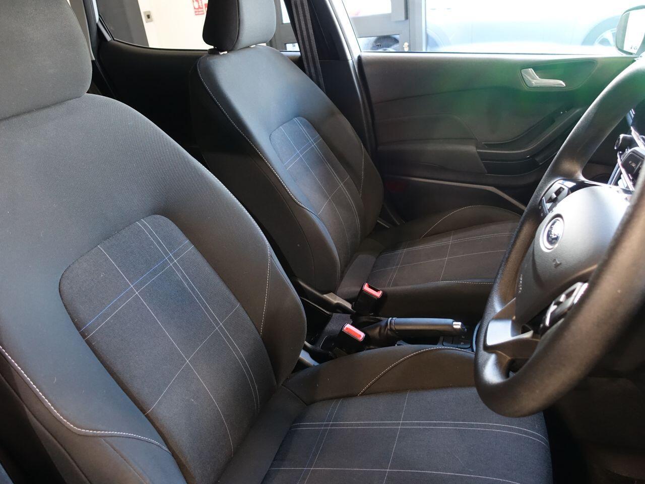 Ford Fiesta - Image 18