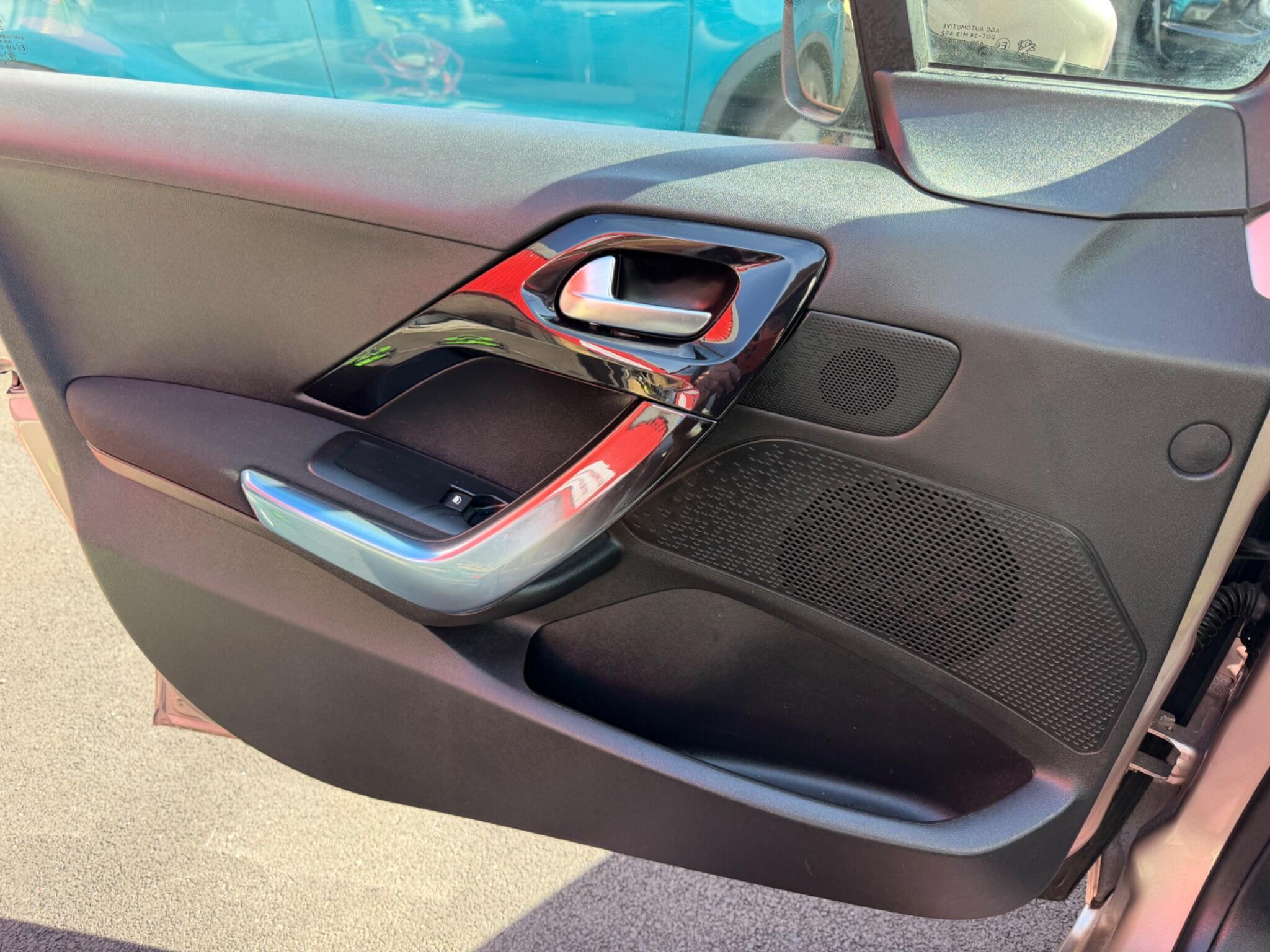 Peugeot 208 - Image 13
