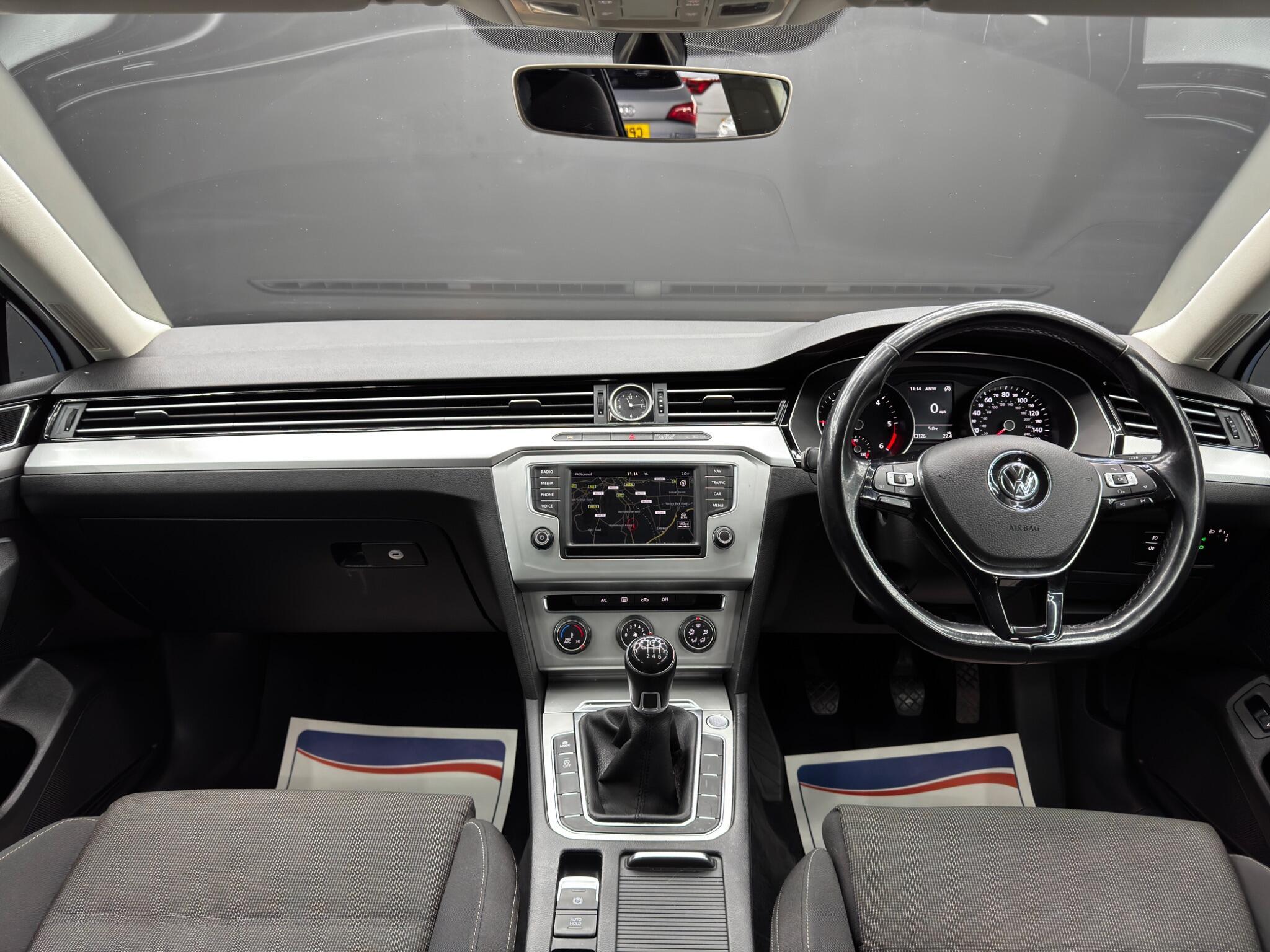 Volkswagen Passat - Image 10