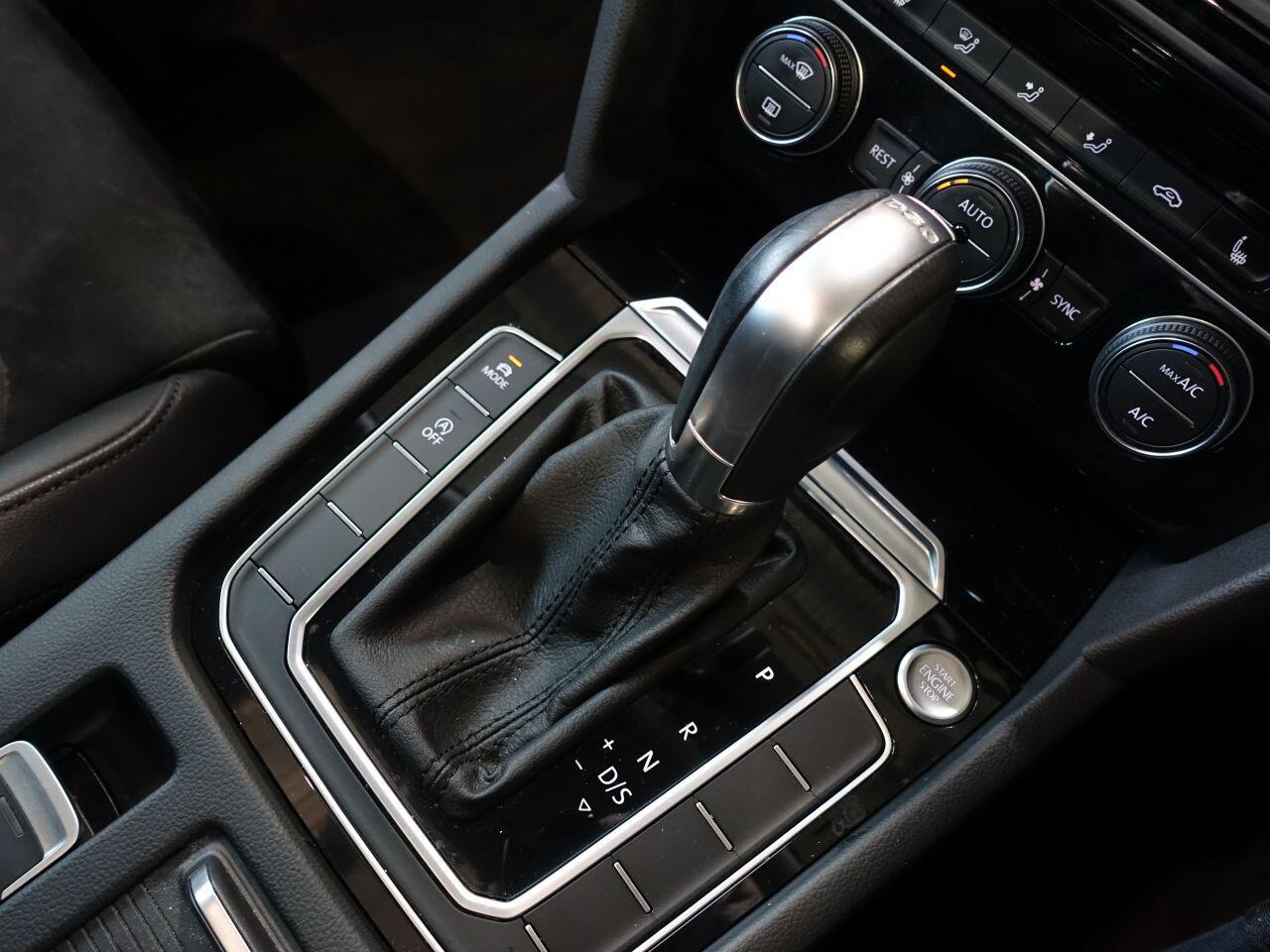 Volkswagen Passat - Image 26