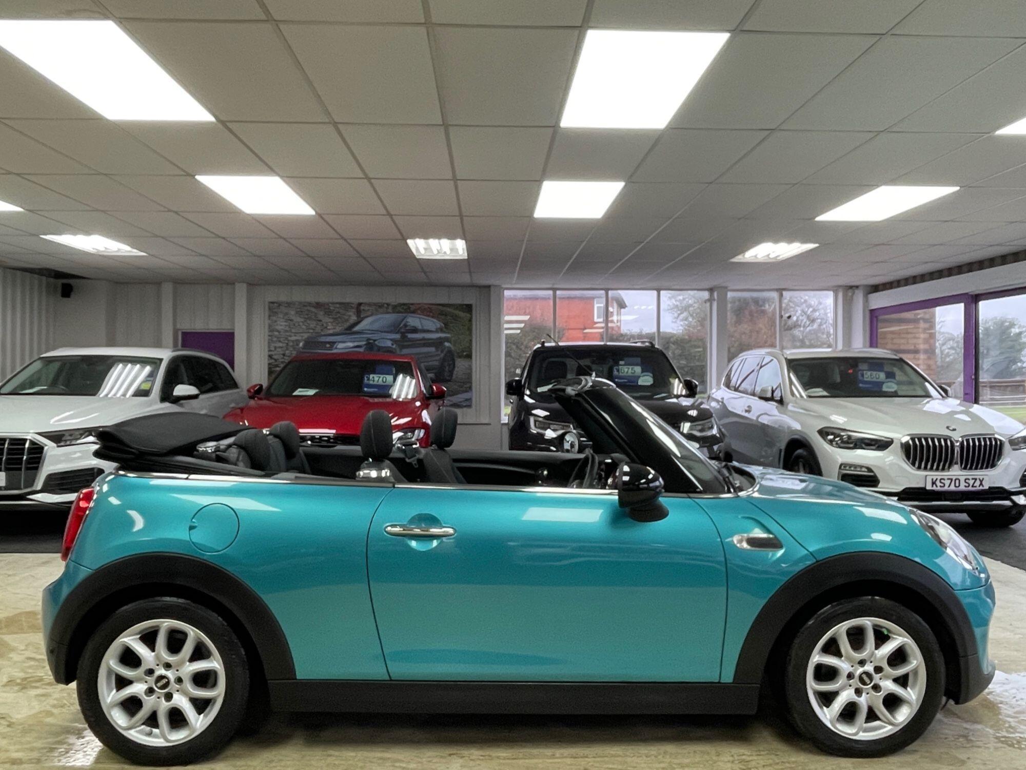 MINI Convertible - Image 18