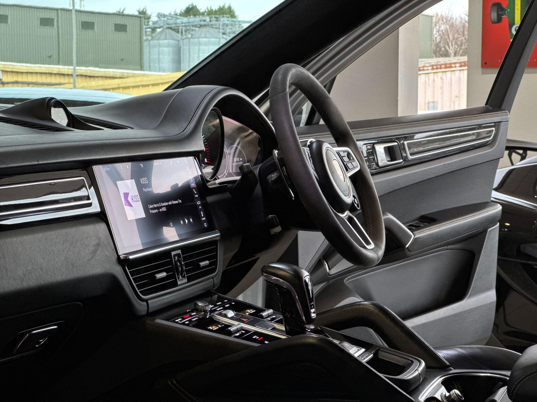 Porsche Cayenne - Image 37