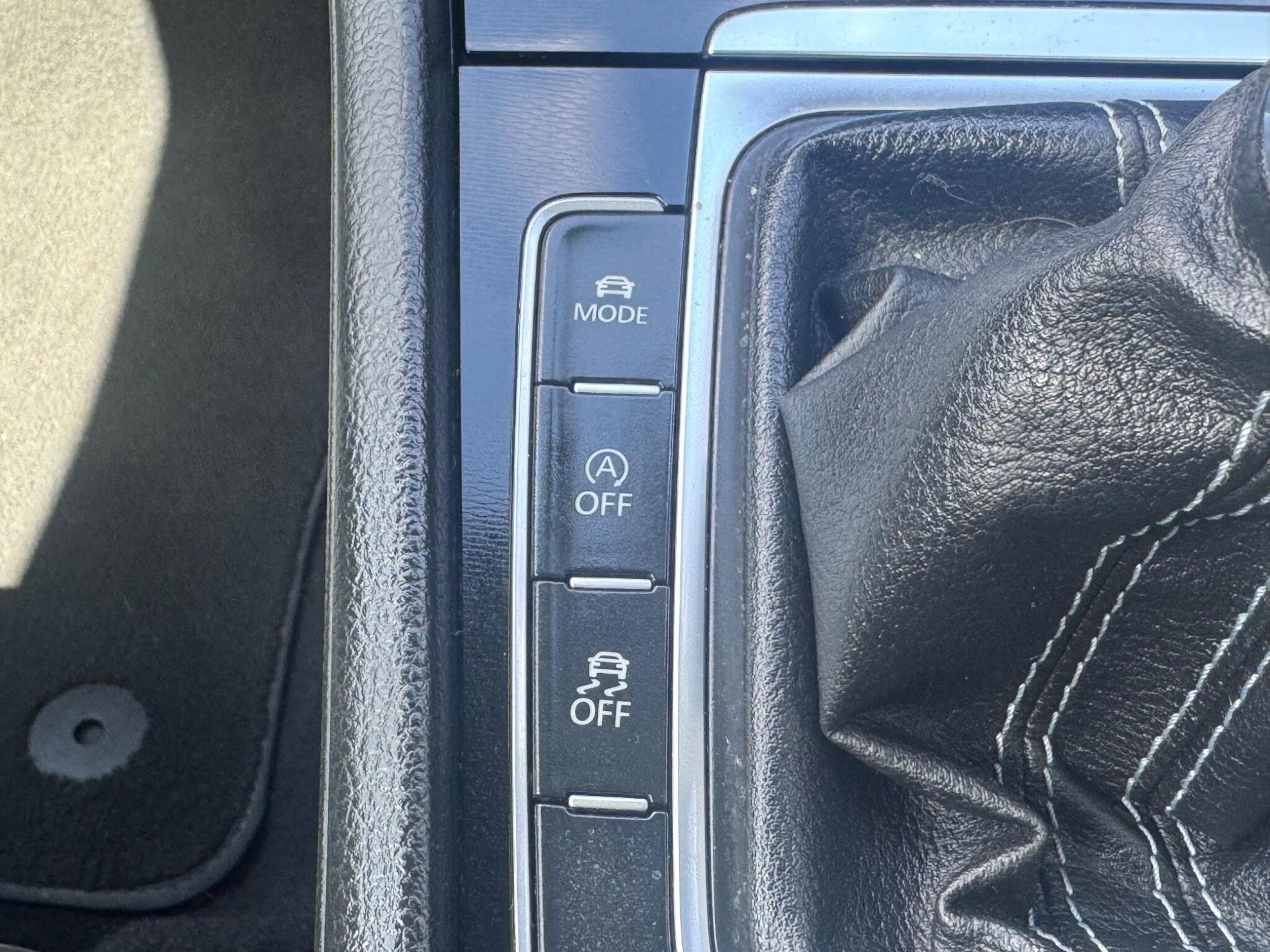 Volkswagen Golf - Image 20