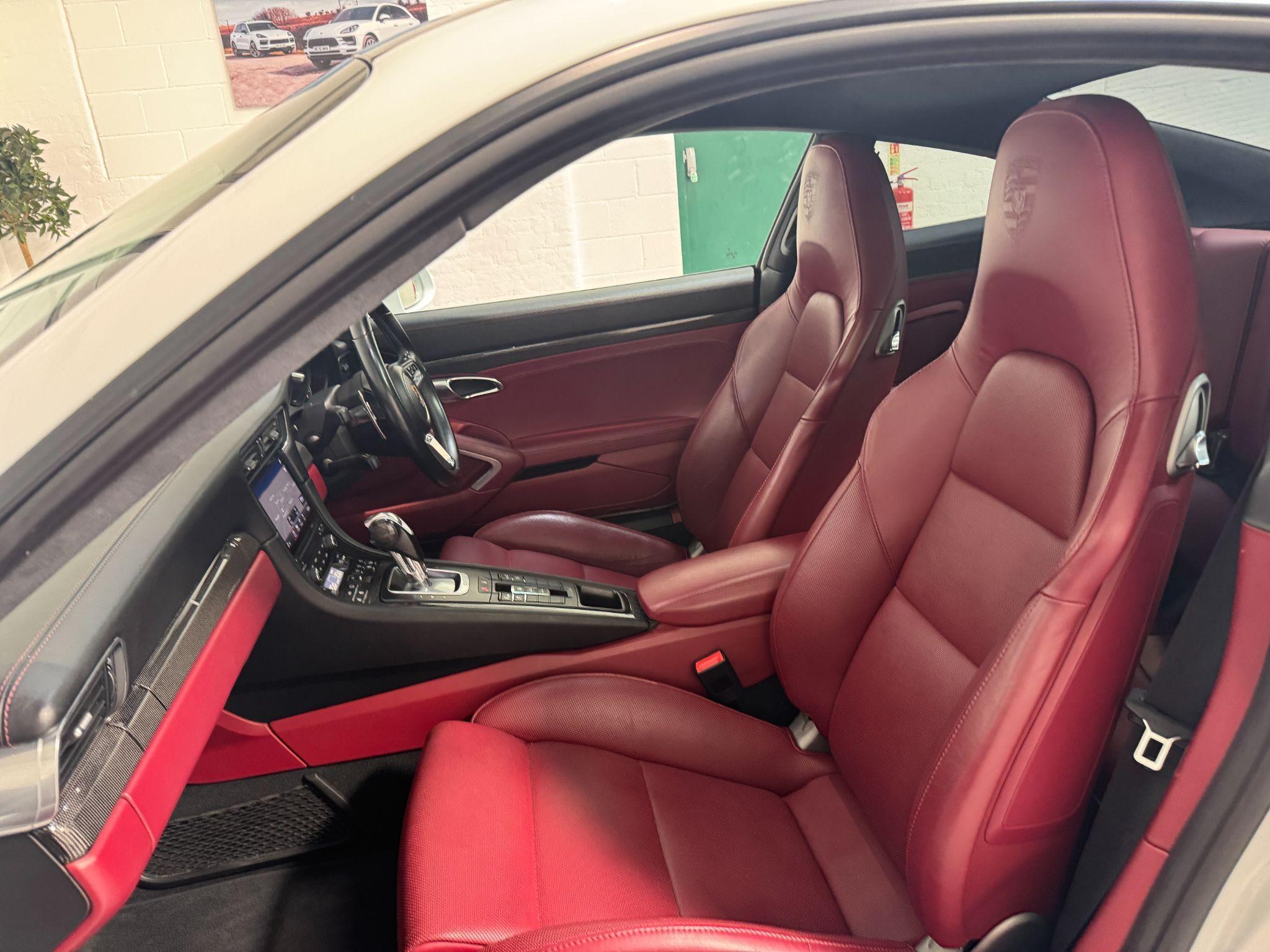 Porsche 911 - Image 34