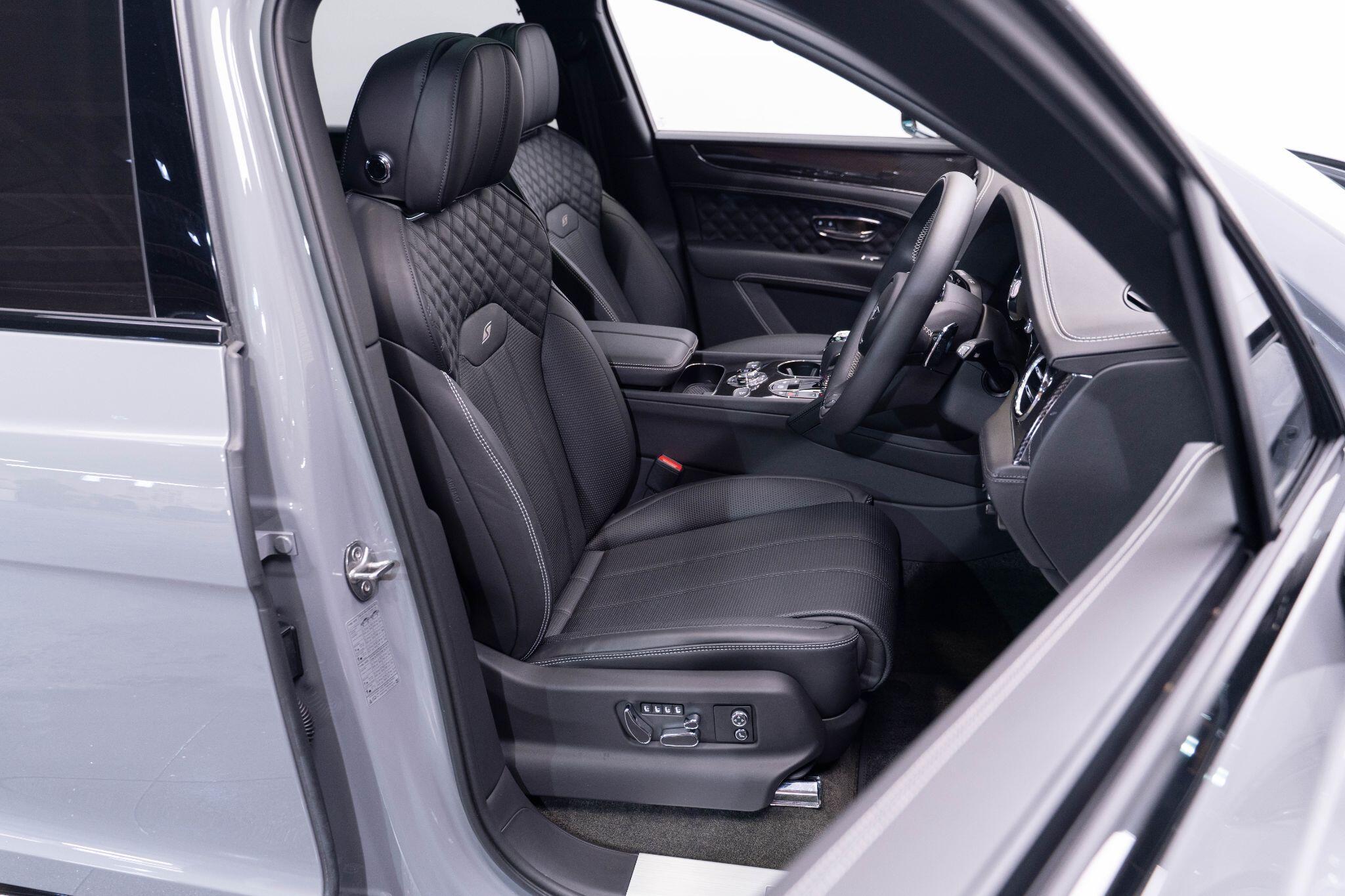 Bentley Bentayga - Image 12