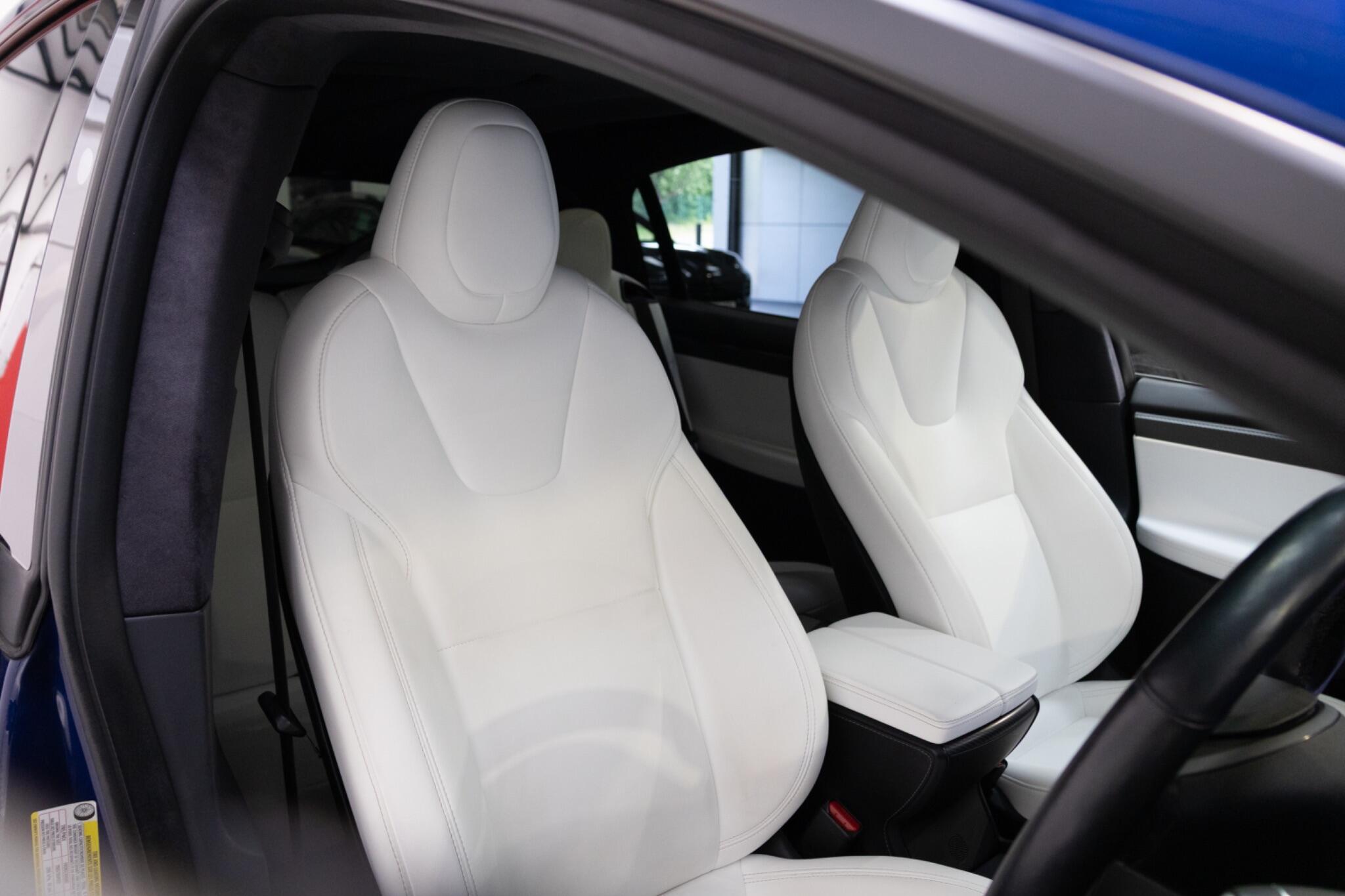 Tesla Model X - Image 10