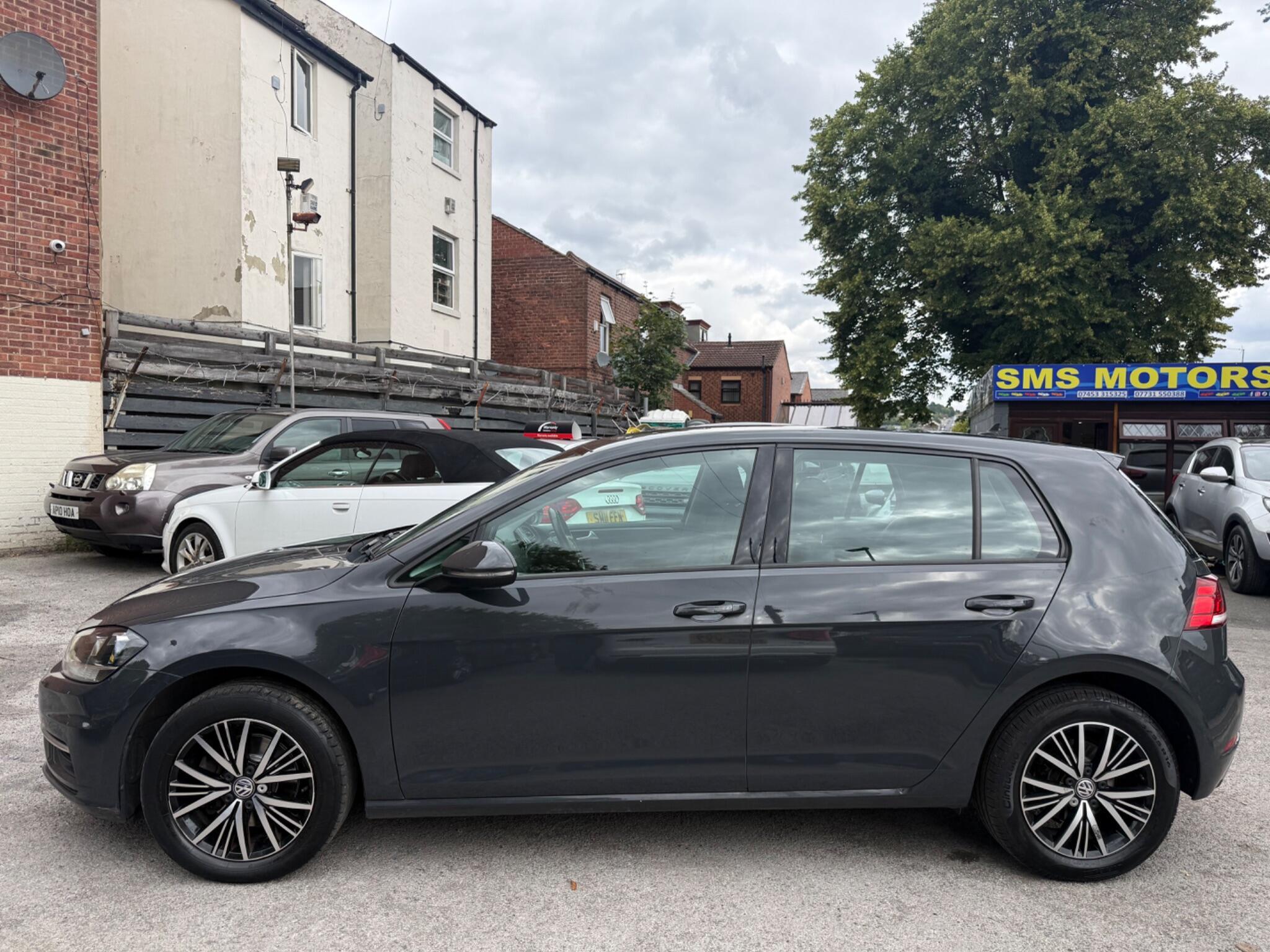 Volkswagen Golf - Image 4