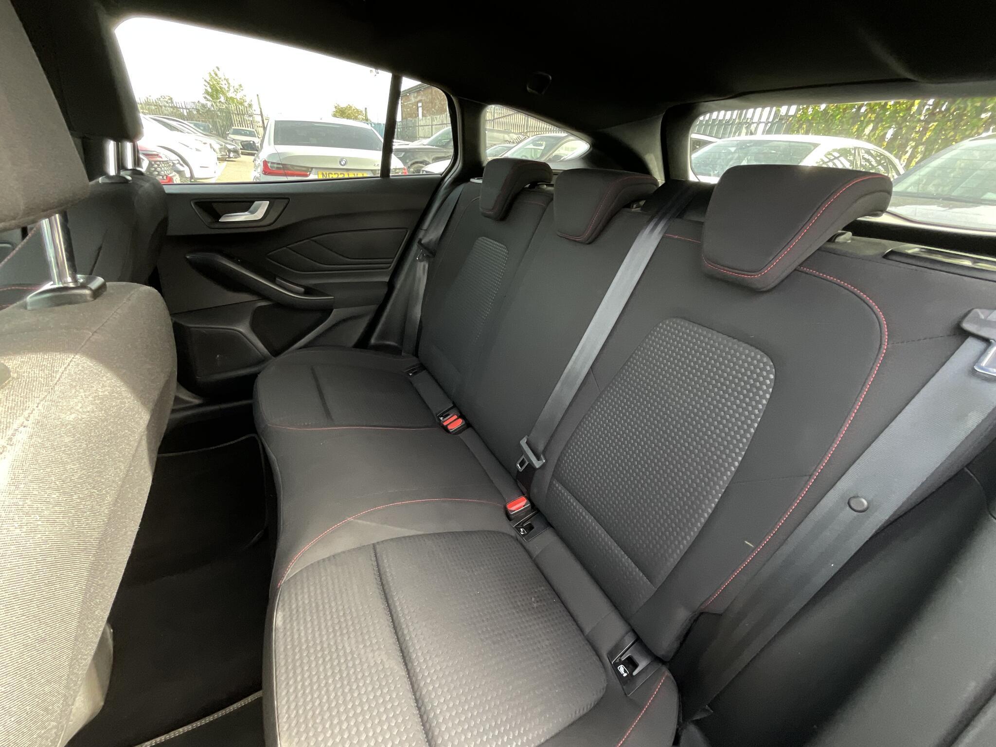 Ford Focus - Image 14