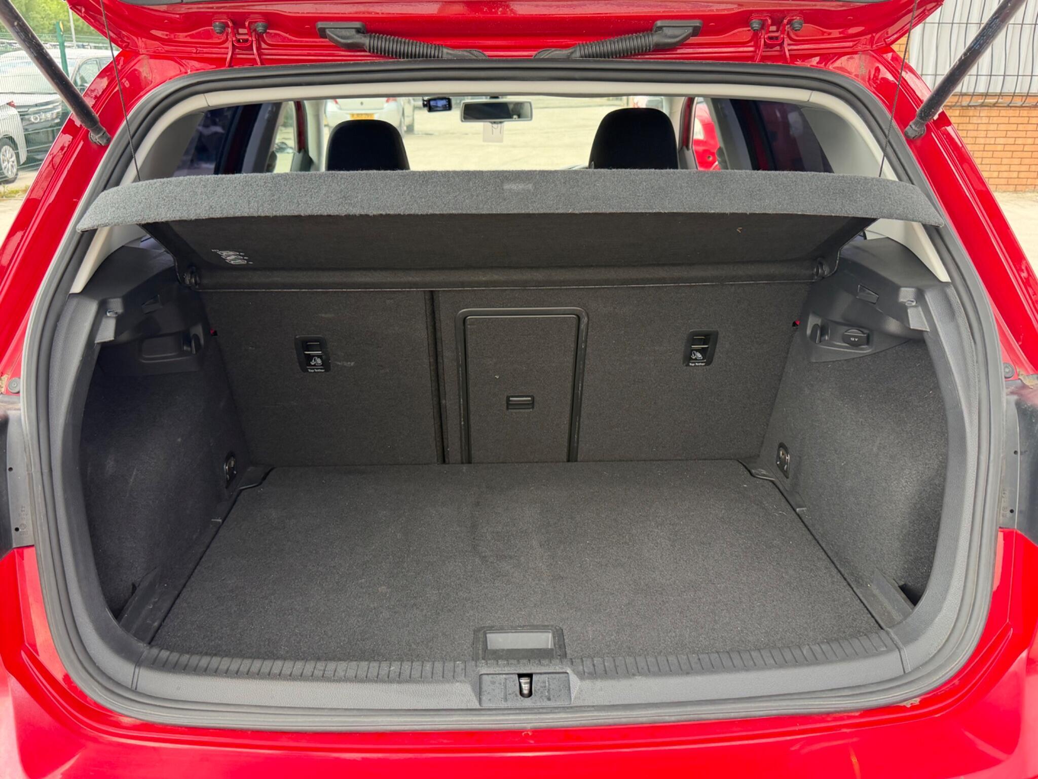 Volkswagen Golf - Image 20