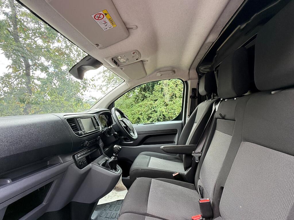 Vauxhall Vivaro - Image 19