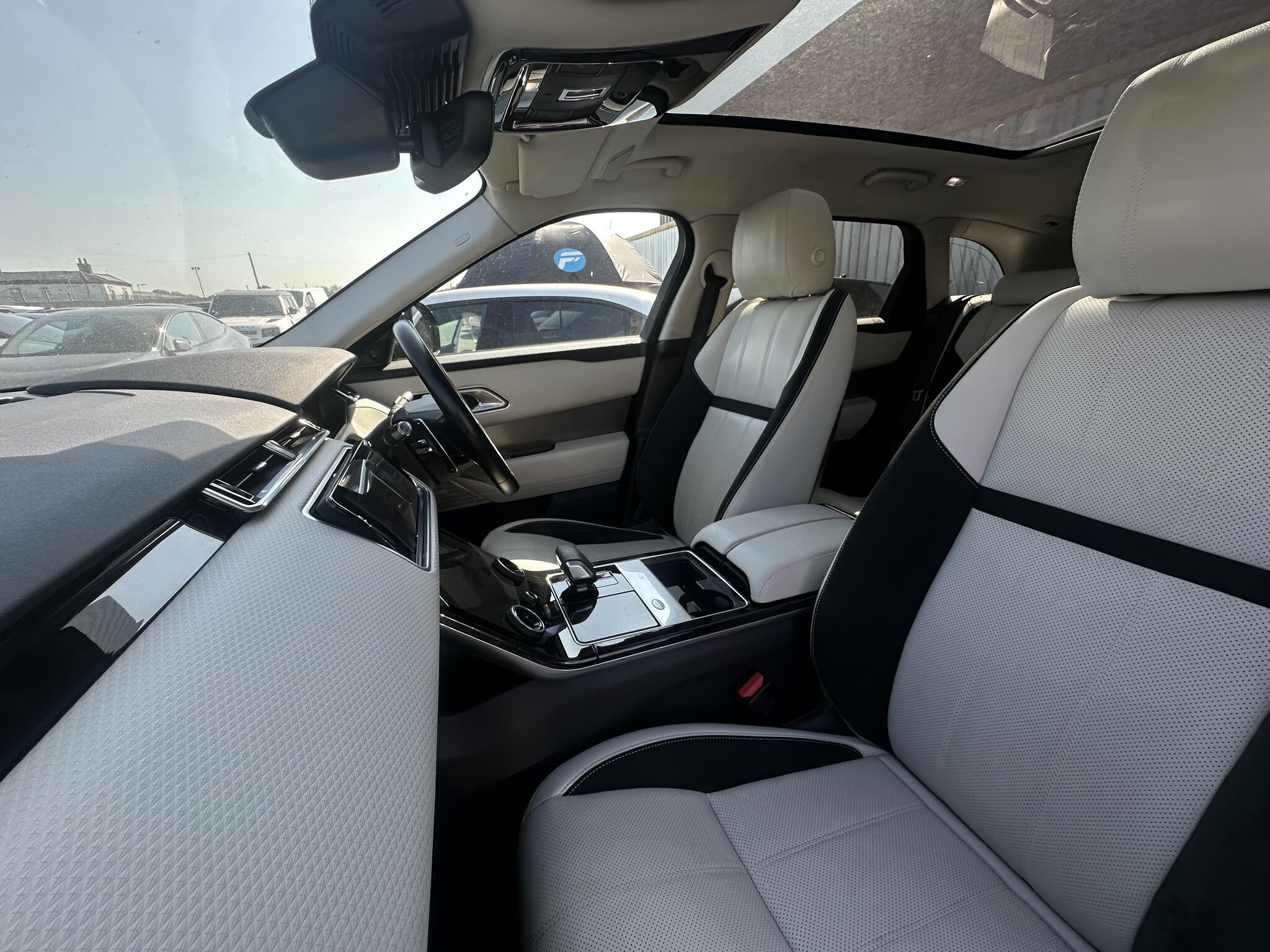 Land Rover Range Rover Velar - Image 16