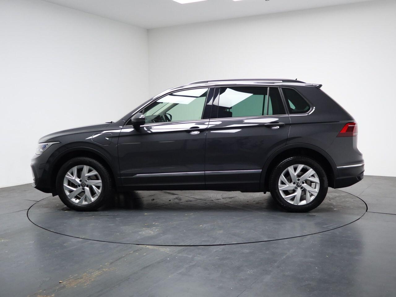 Volkswagen Tiguan - Image 8