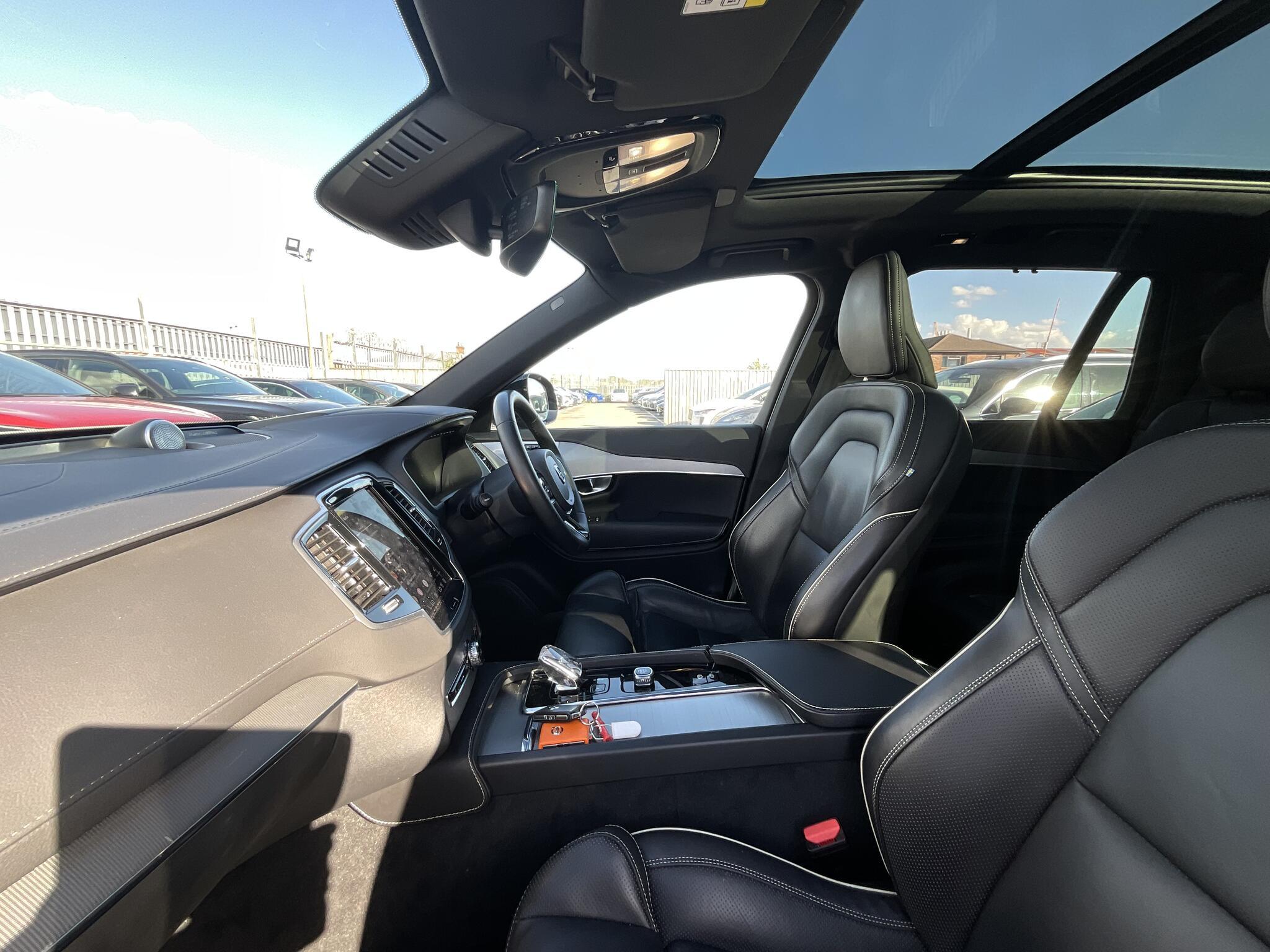 Volvo XC90 - Image 17