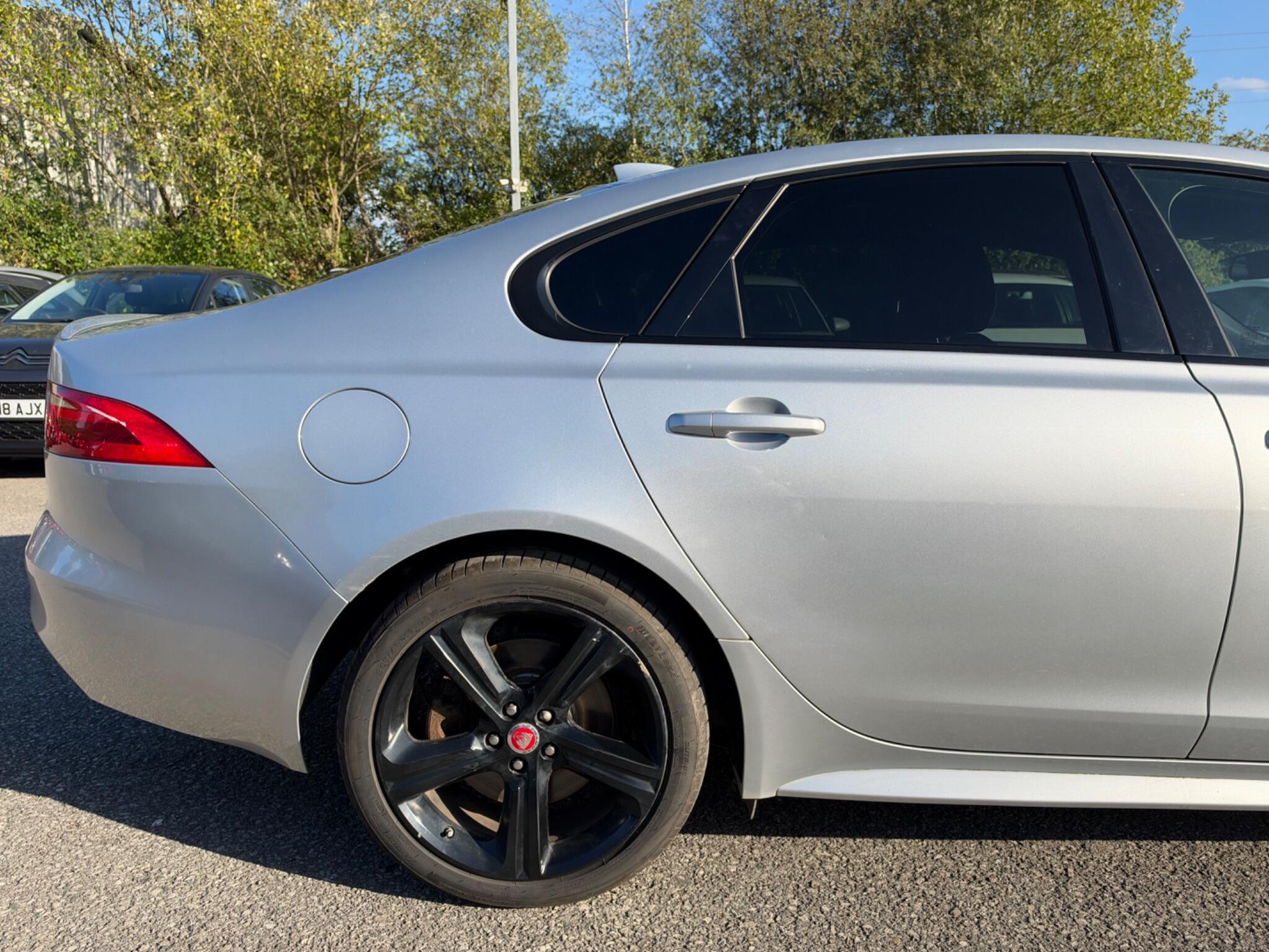 Jaguar XF - Image 18