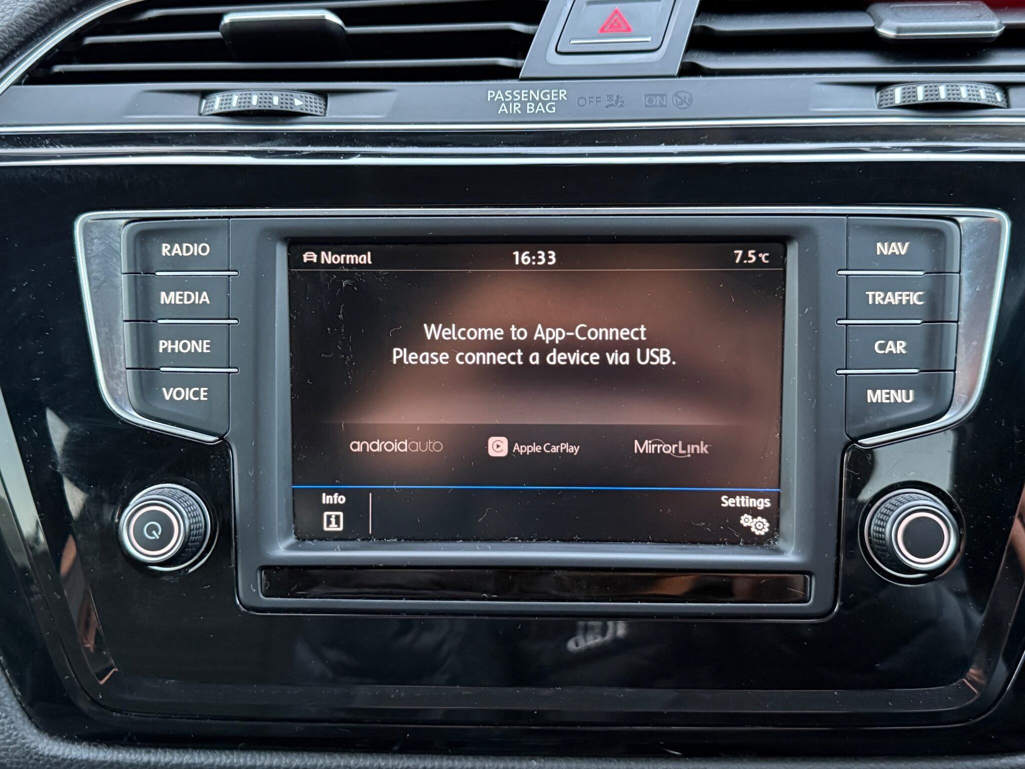 Volkswagen Touran - Image 43