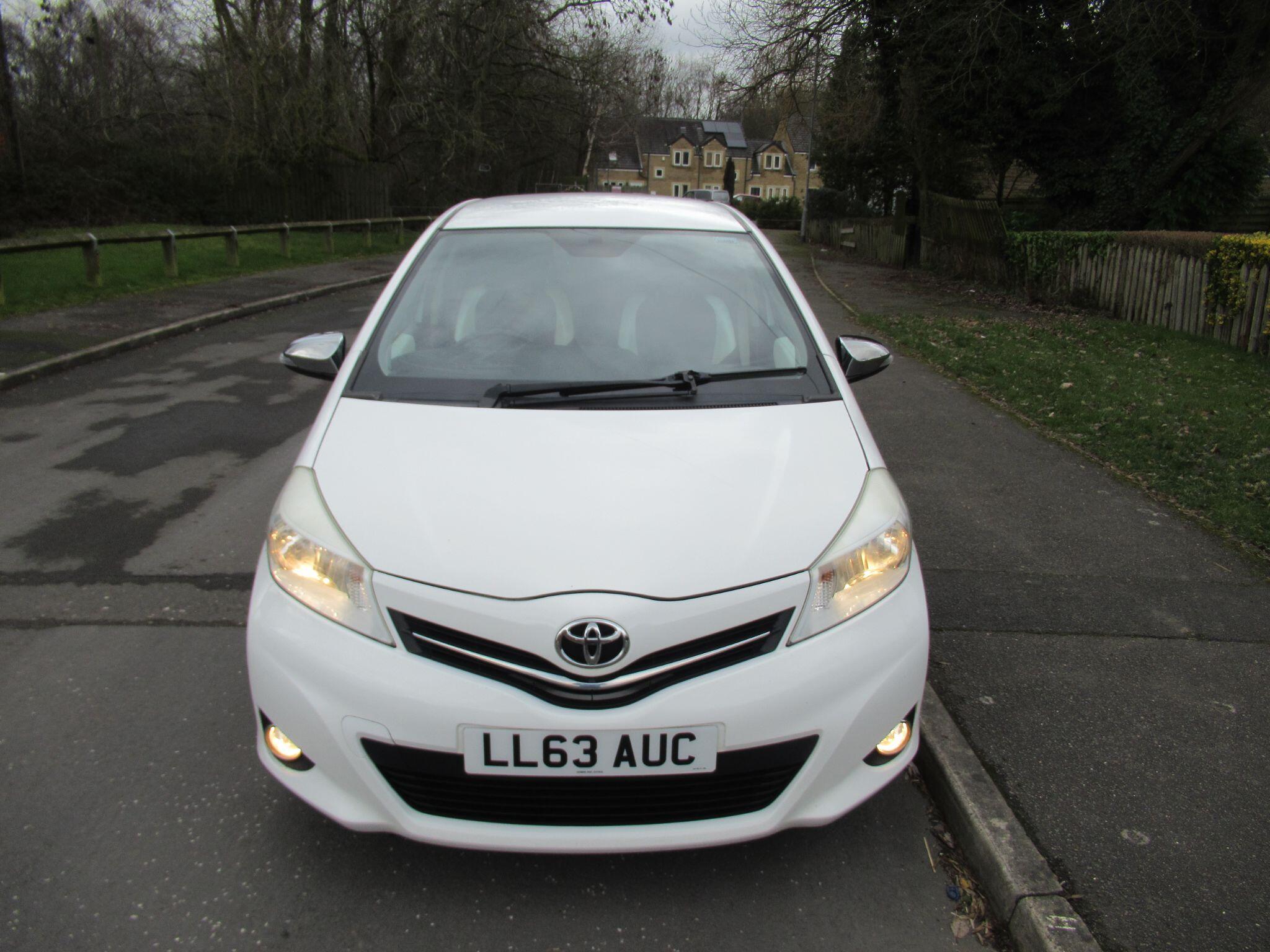 Toyota Yaris - Image 9