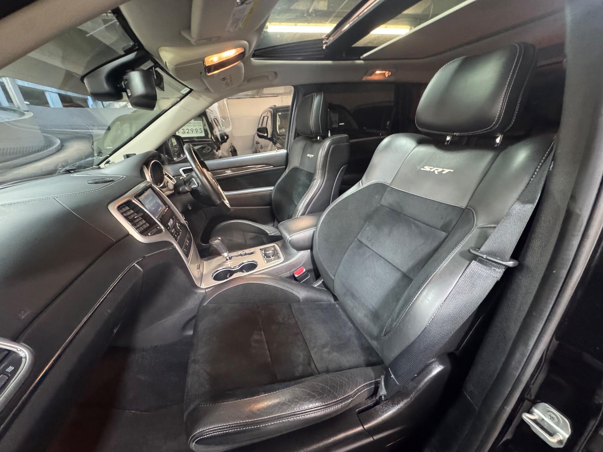 Jeep Grand Cherokee - Image 10