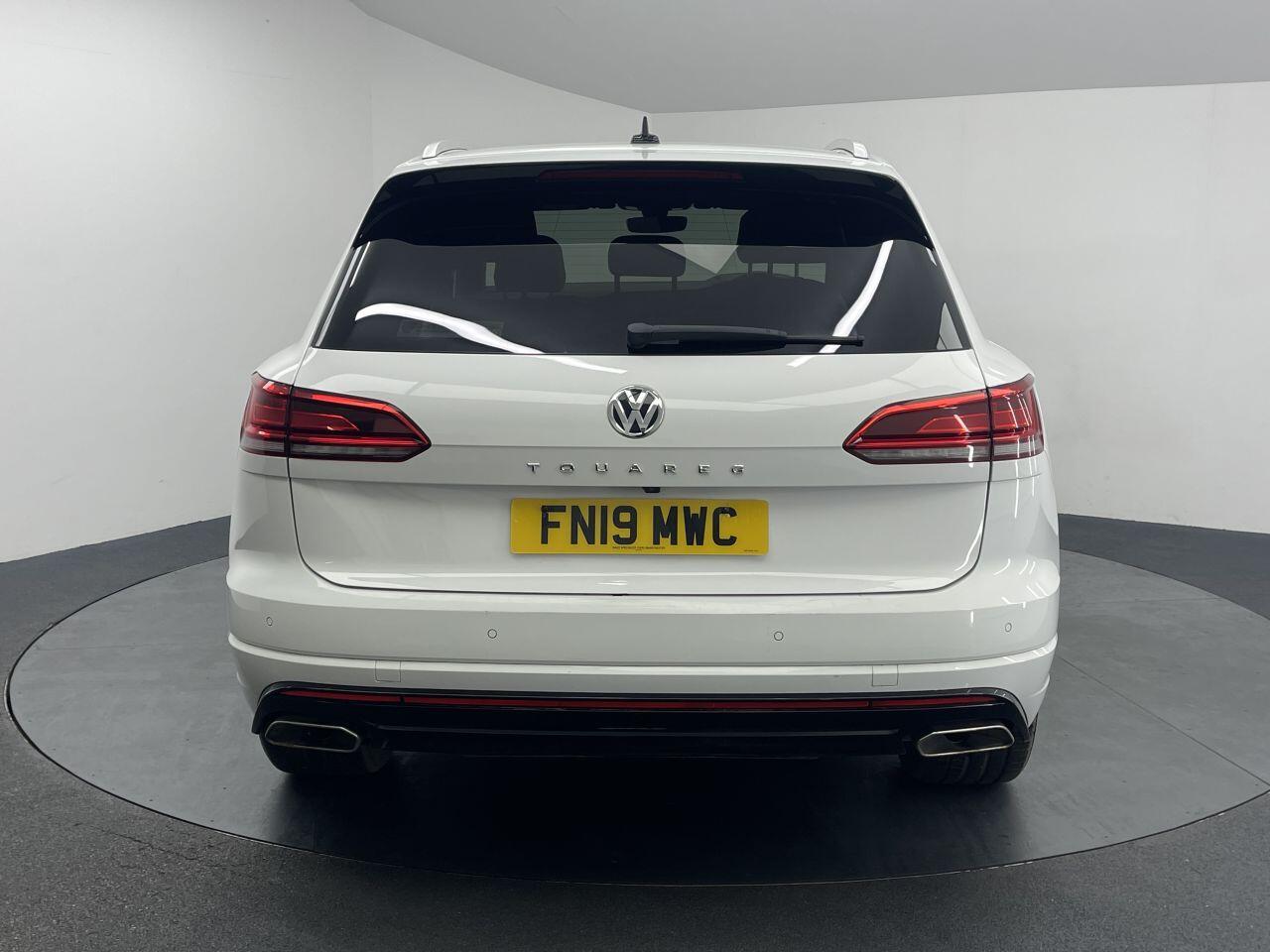 Volkswagen Touareg - Image 17