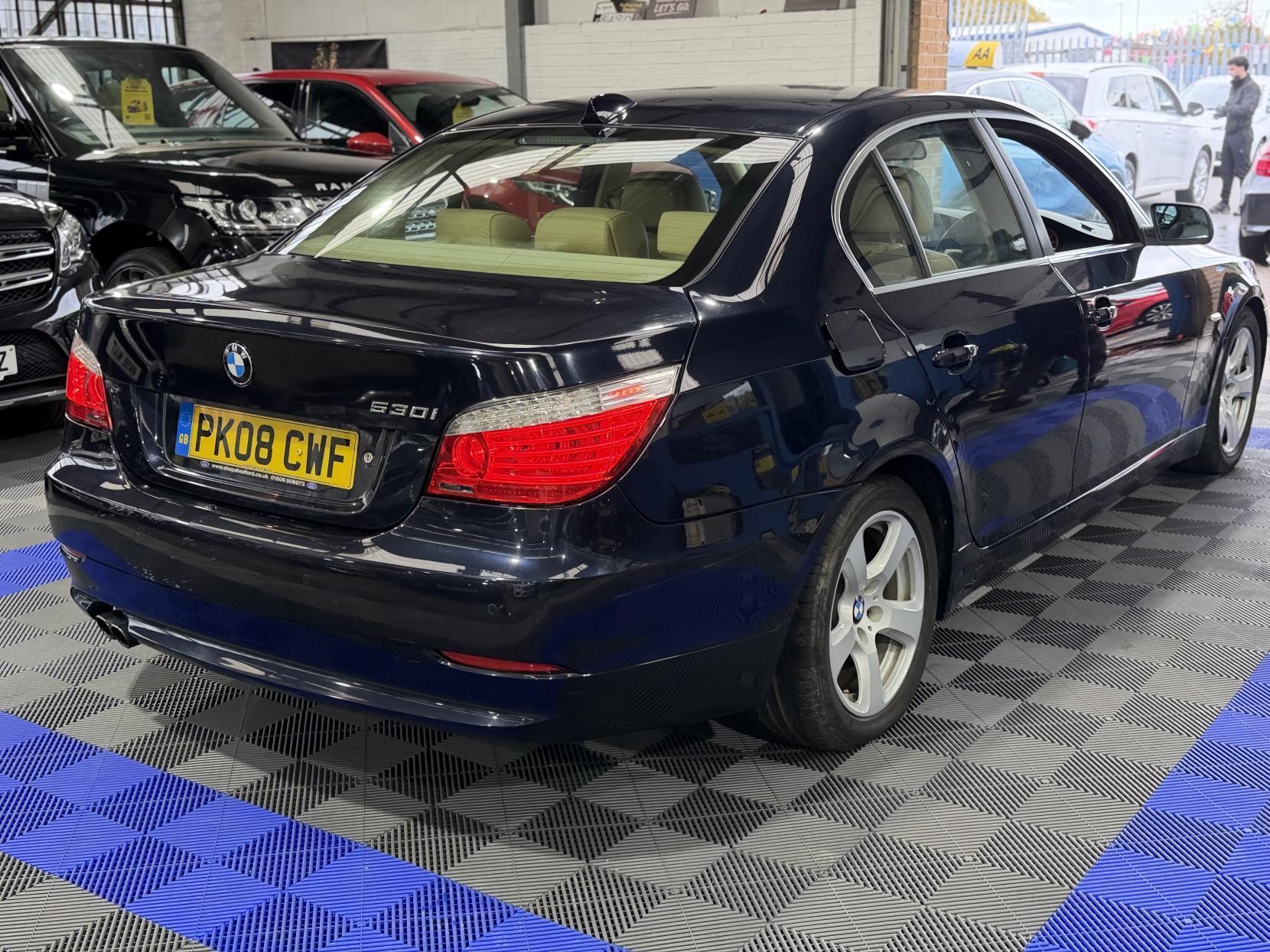 BMW 5 Series - Image 5