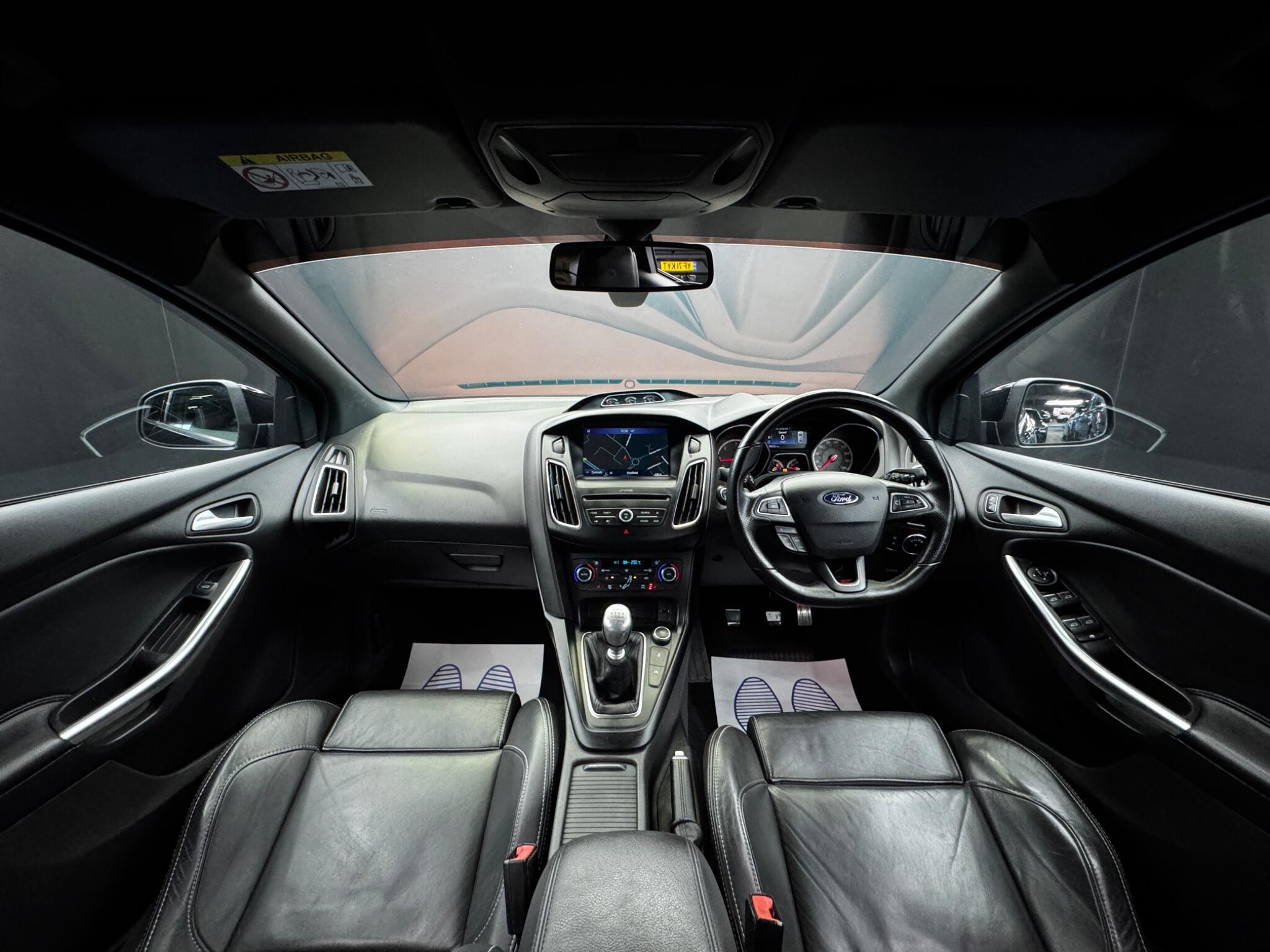Ford Focus - Image 17