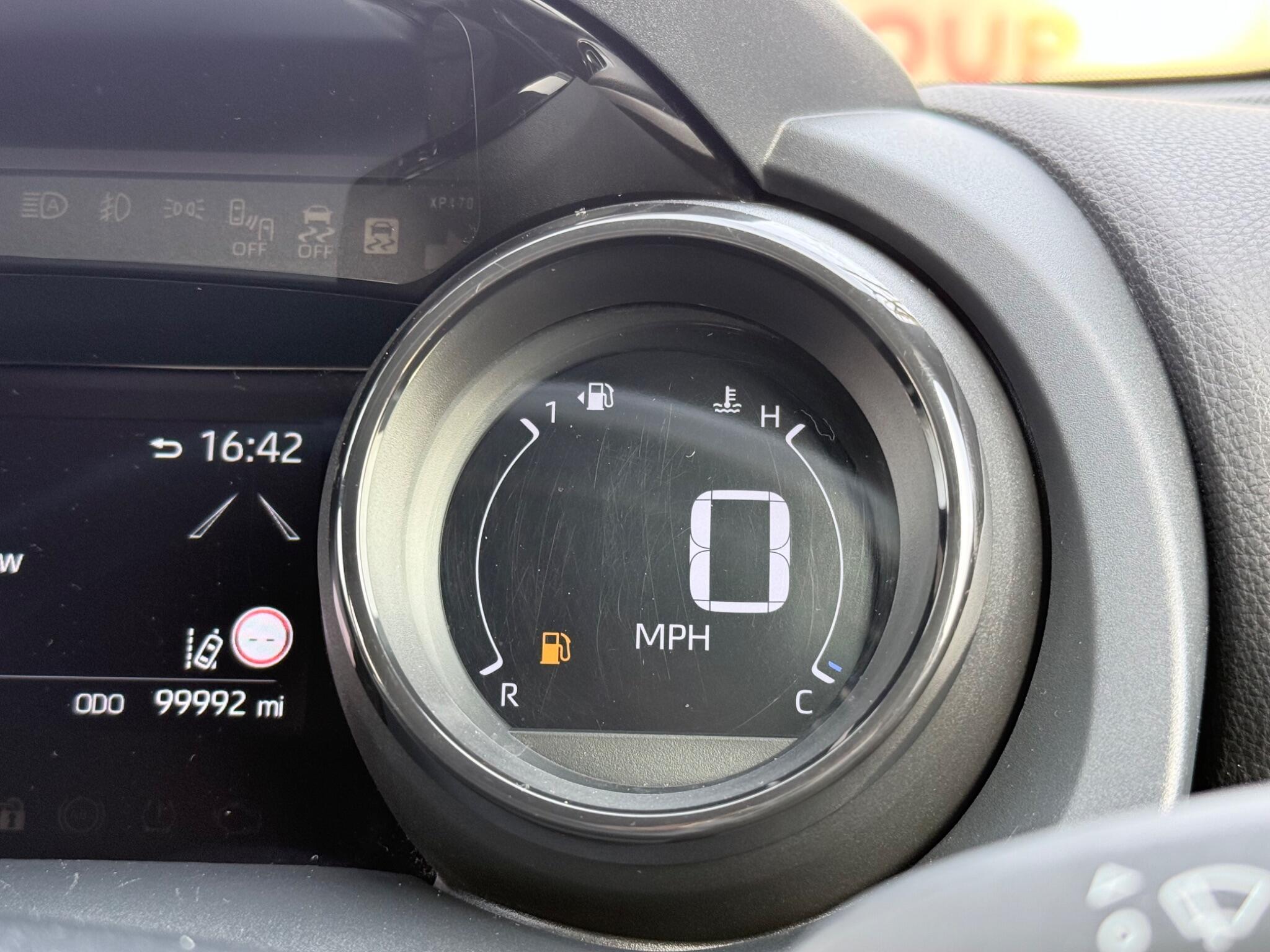 Toyota Yaris - Image 36