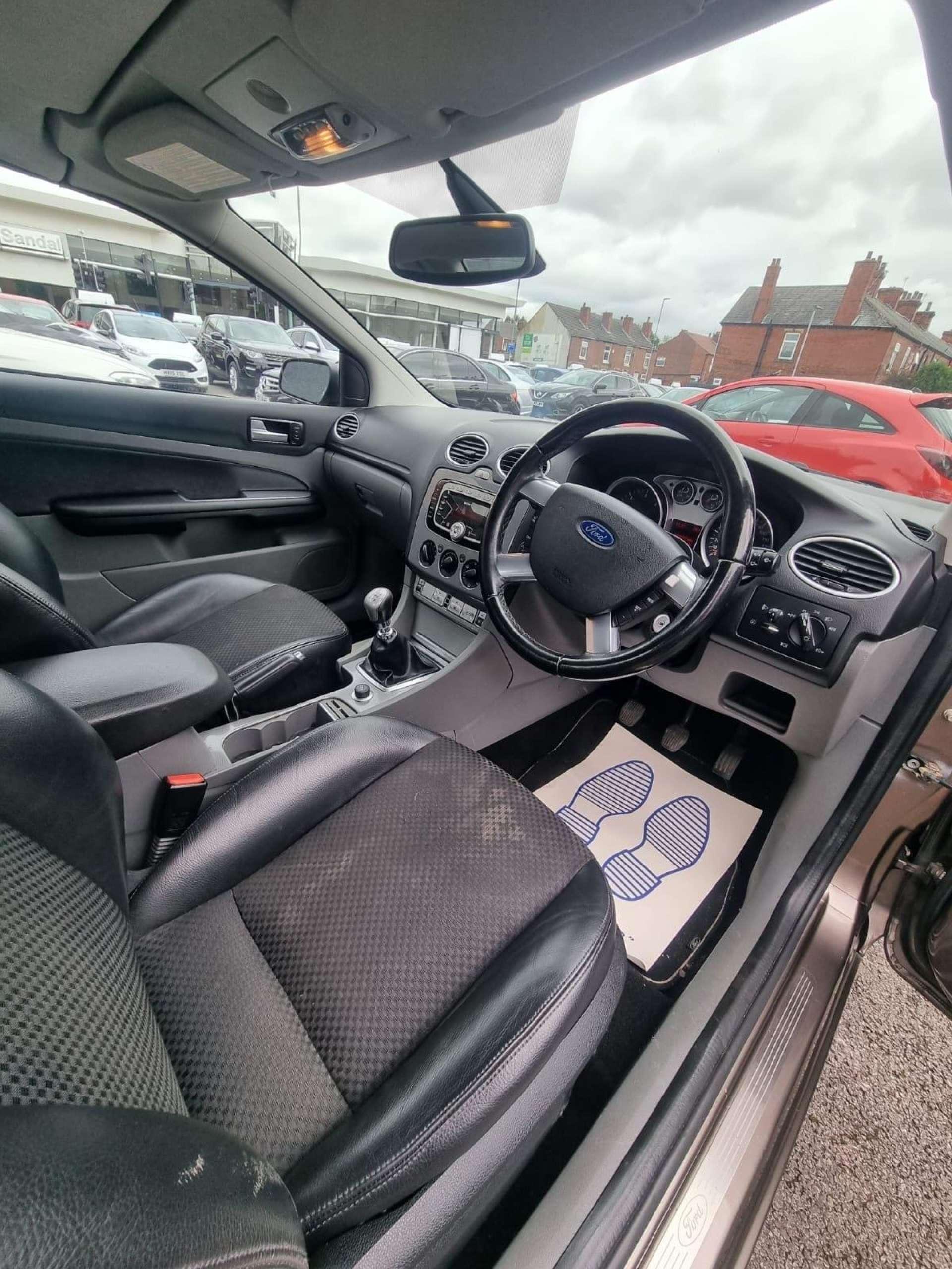 Ford Focus - Image 25