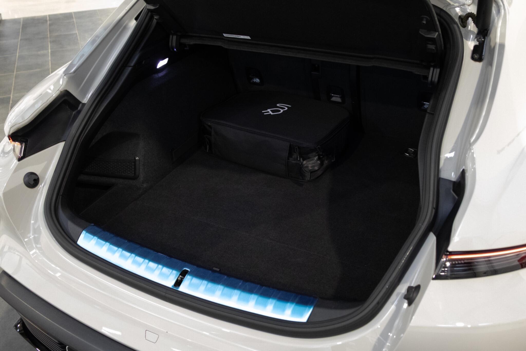 Porsche Taycan - Image 8