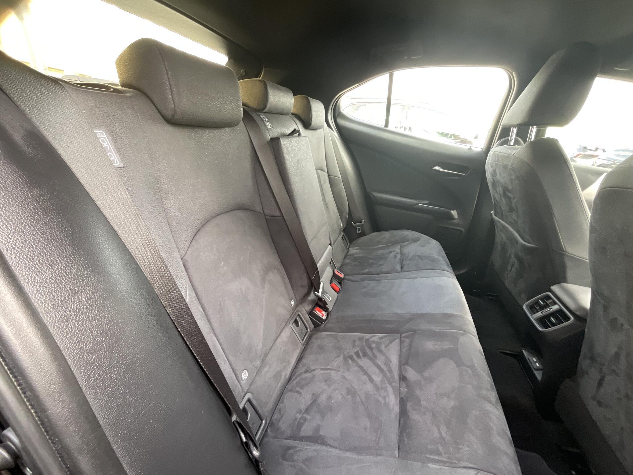 Lexus UX - Image 11
