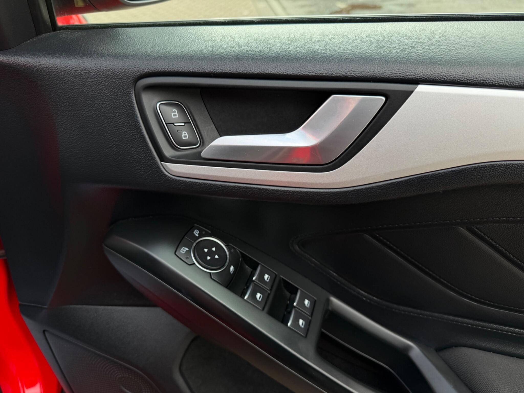 Ford Focus - Image 39