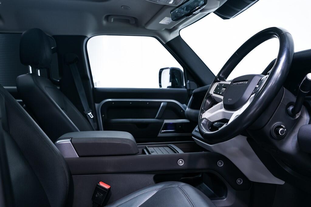 Land Rover Defender 110 - Image 11