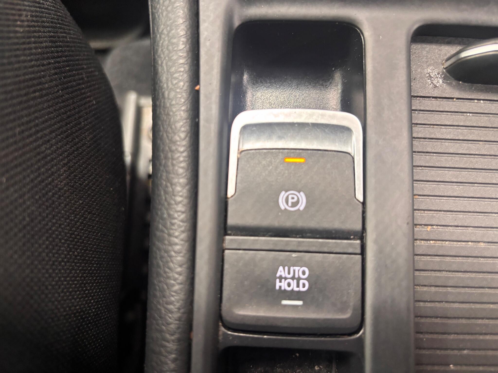 Volkswagen Golf - Image 18