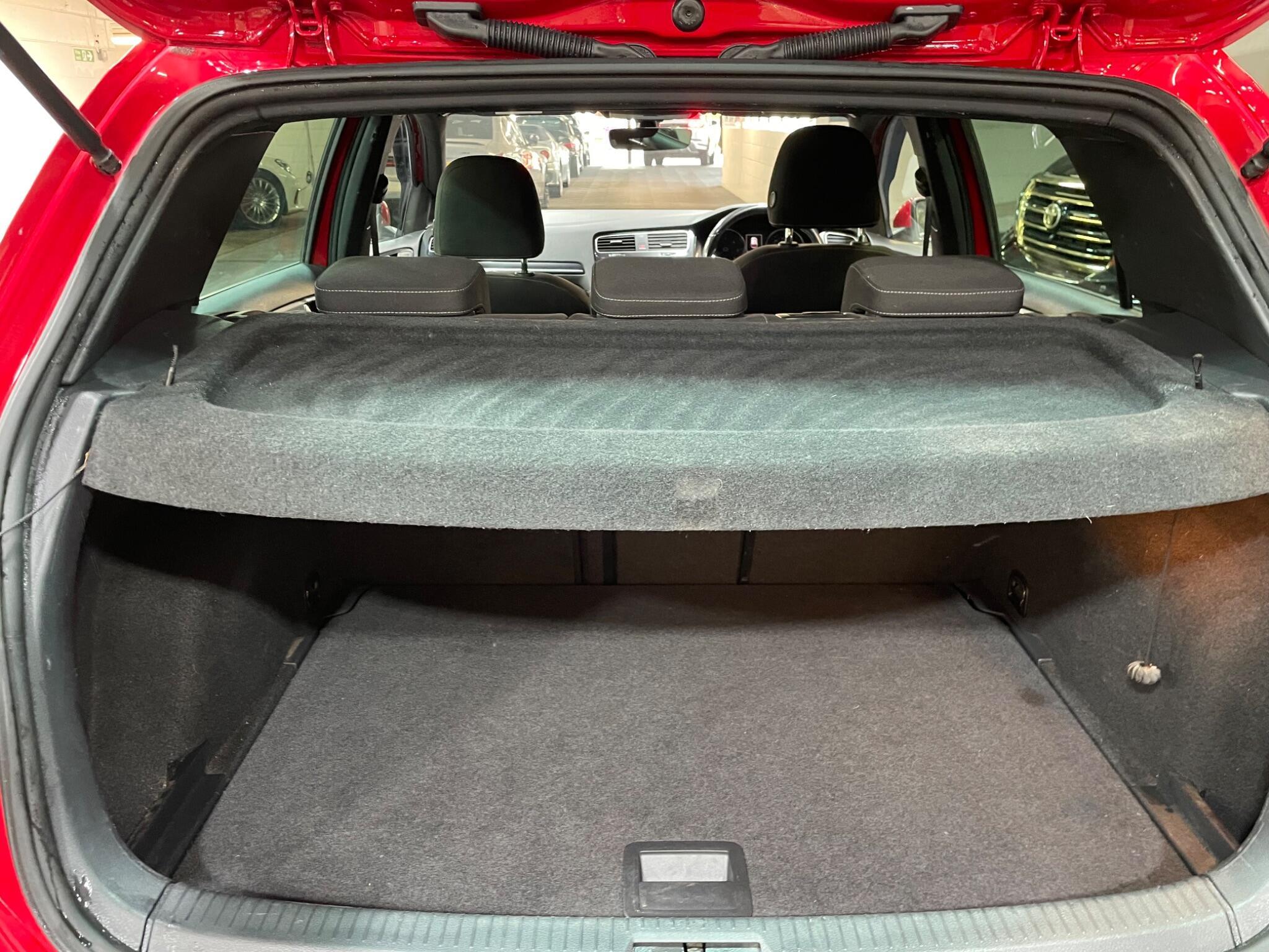 Volkswagen Golf - Image 13