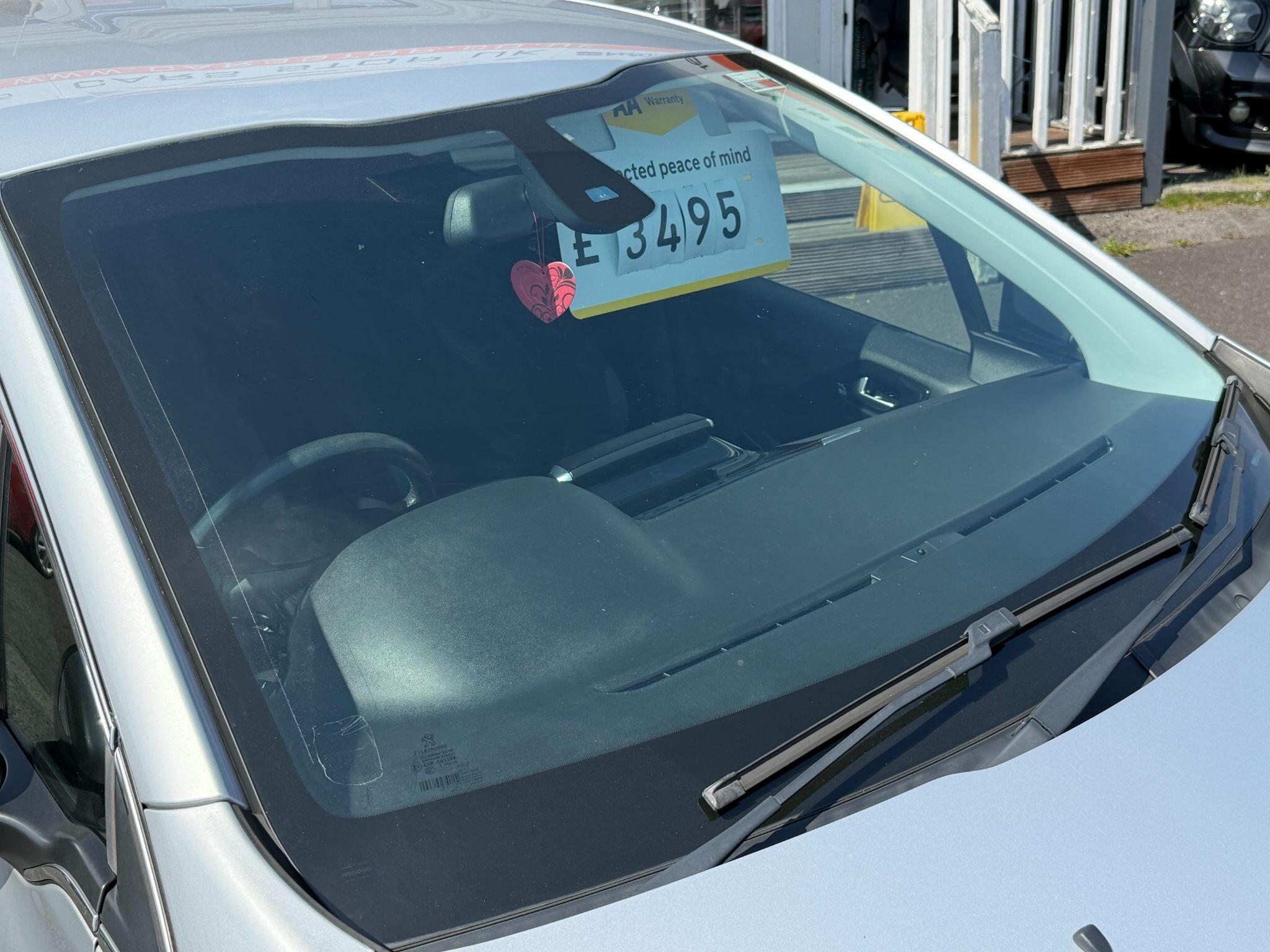 Peugeot 208 - Image 14