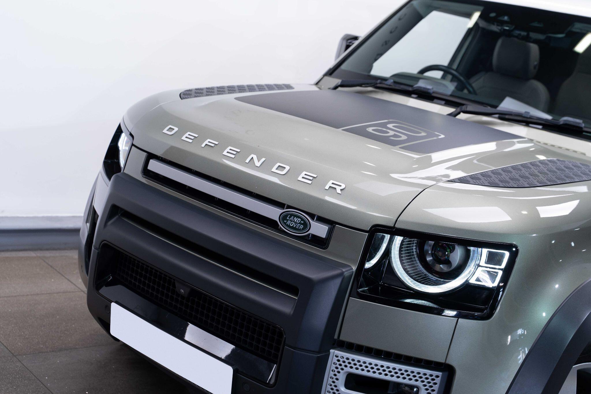 Land Rover Defender 90 - Image 9