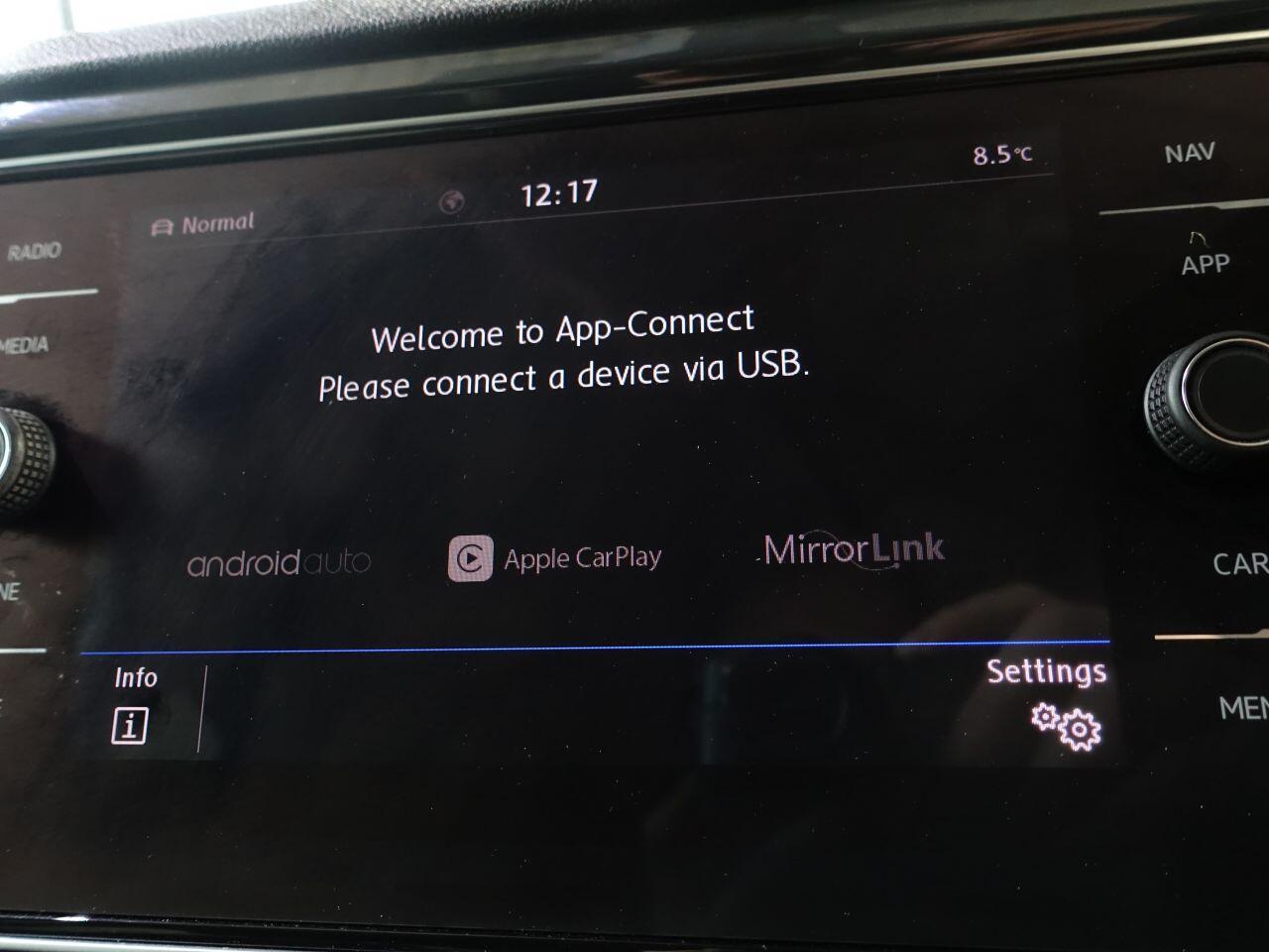 Volkswagen T-Roc - Image 31