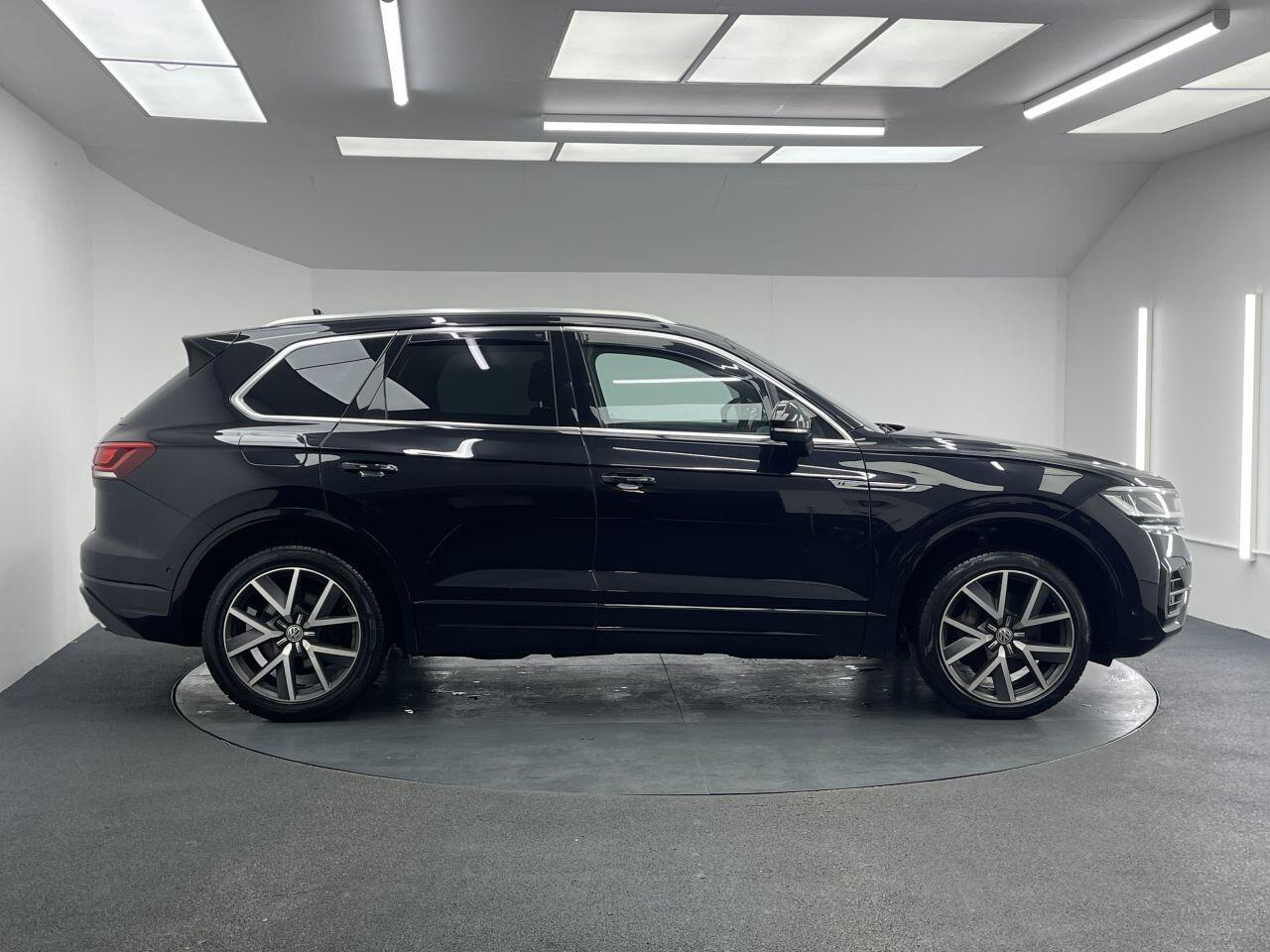 Volkswagen Touareg - Image 27