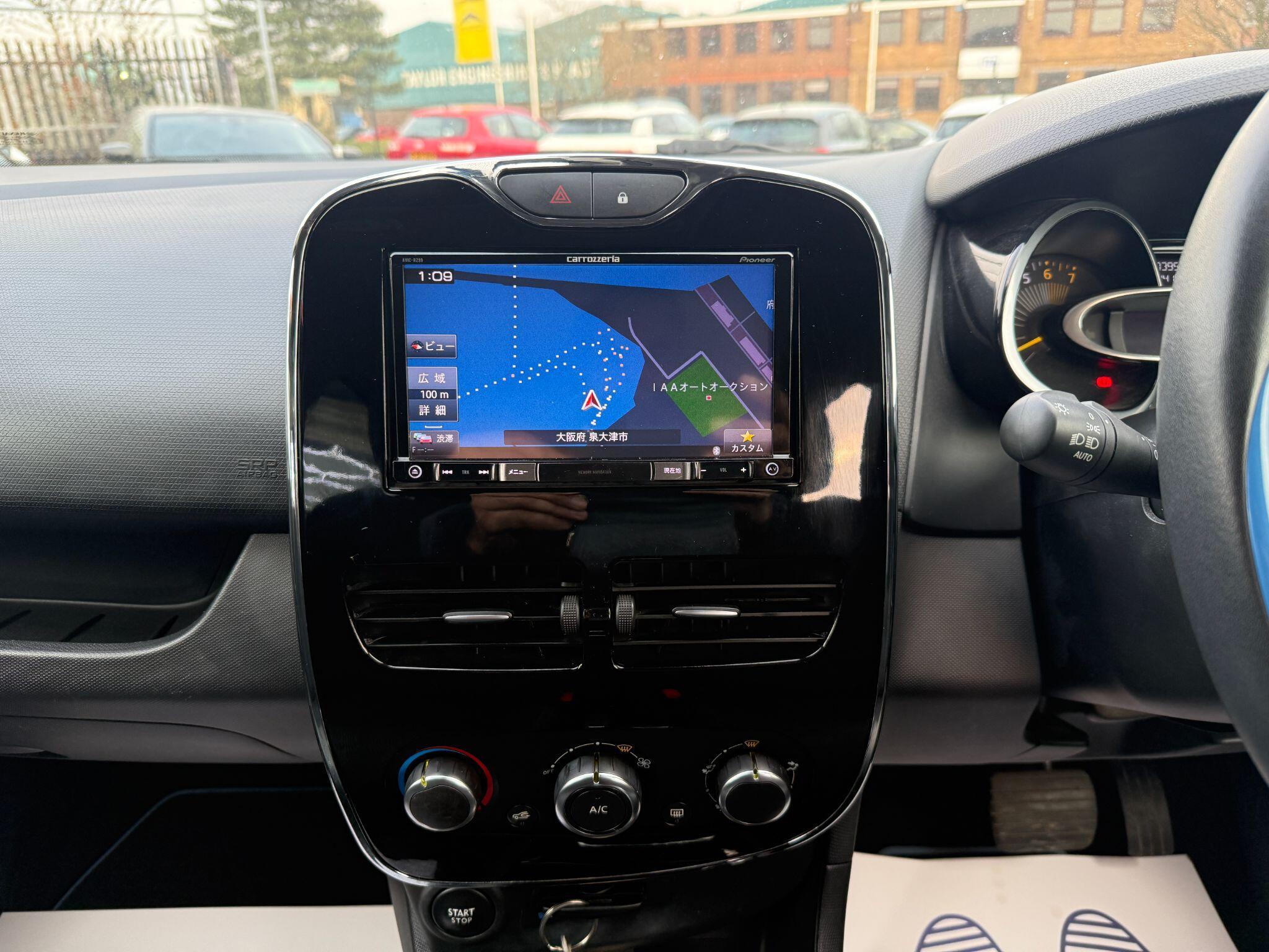 Renault Clio - Image 41