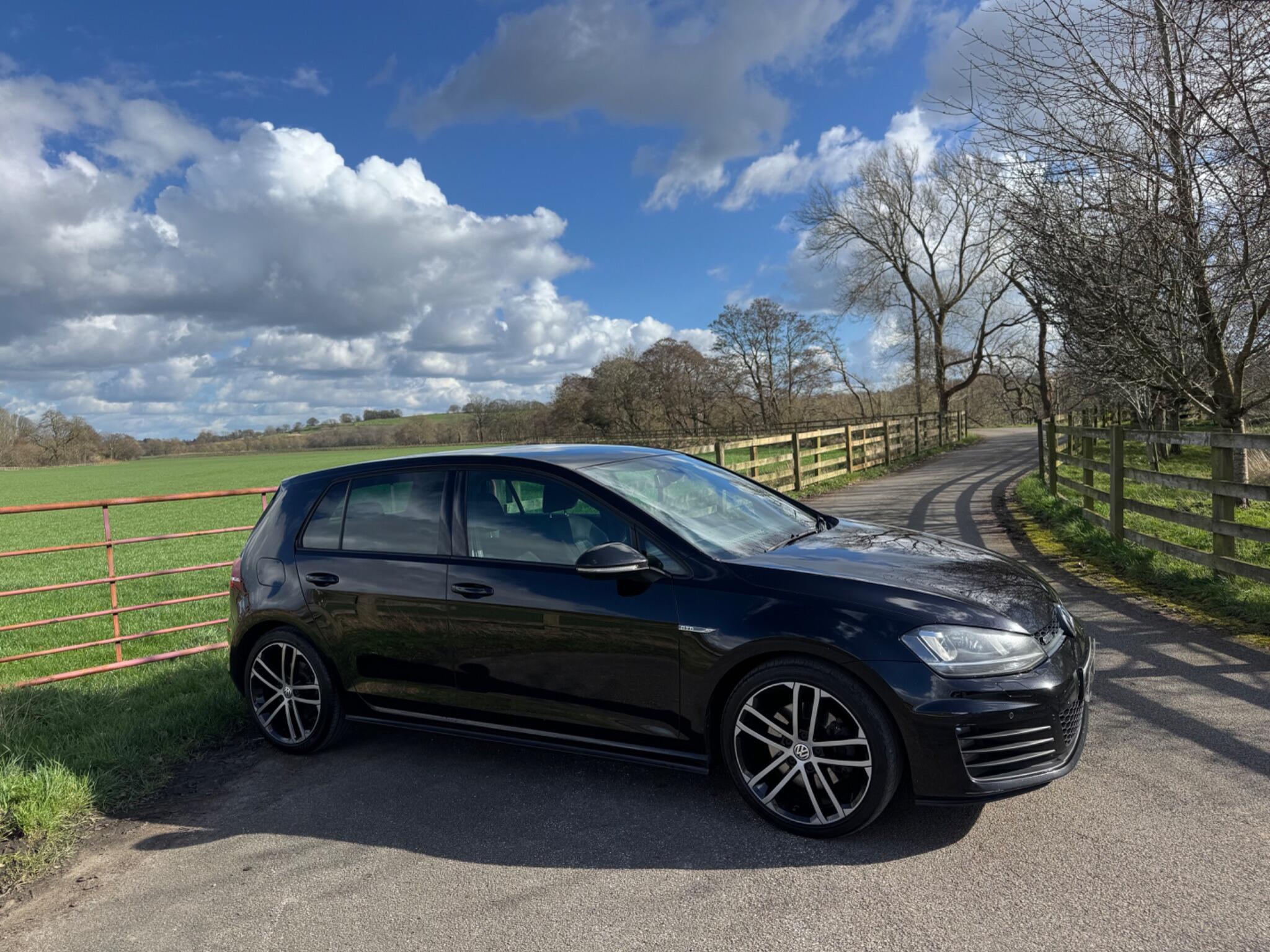 Volkswagen Golf - Image 16