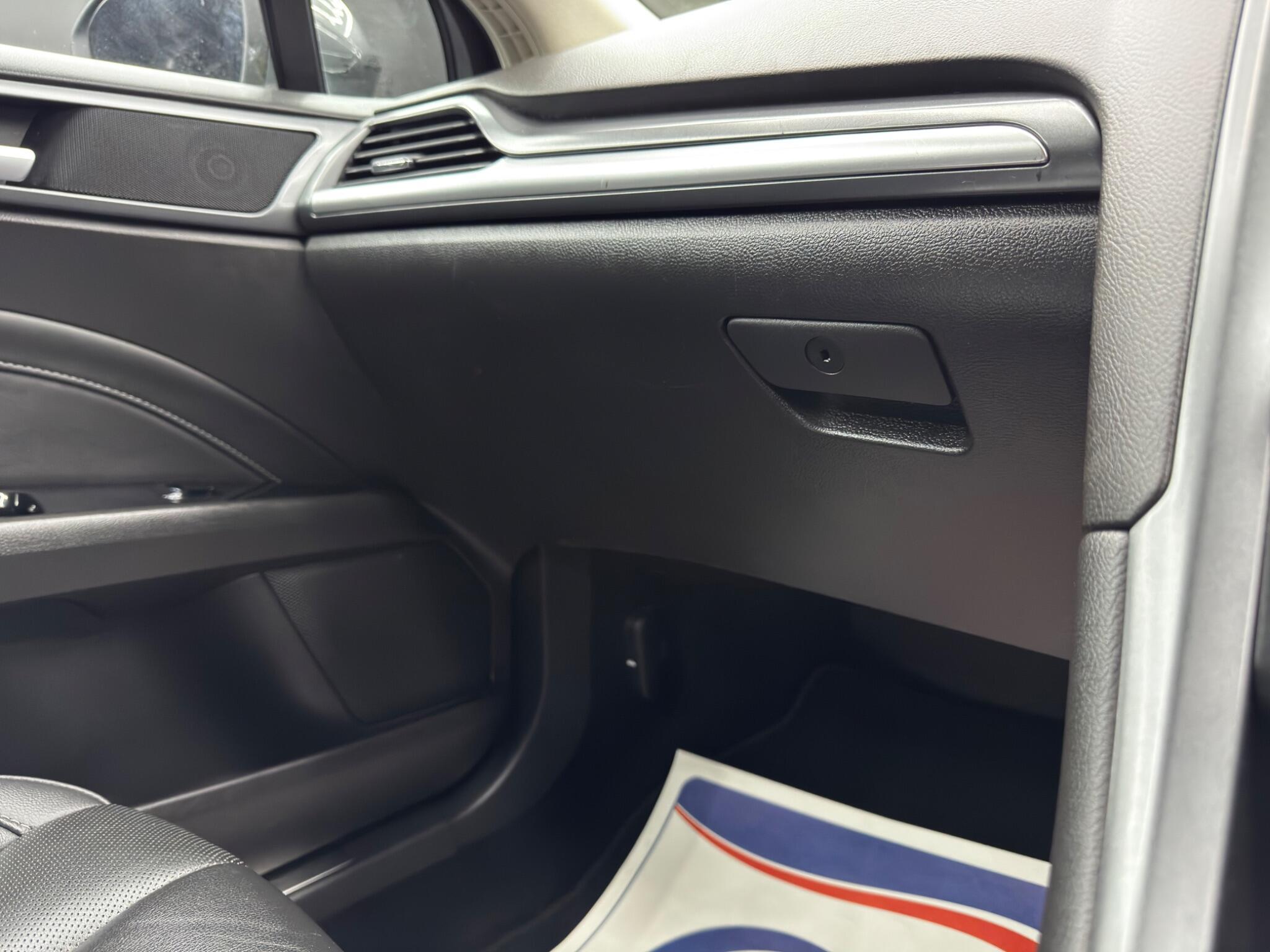 Ford Mondeo - Image 37