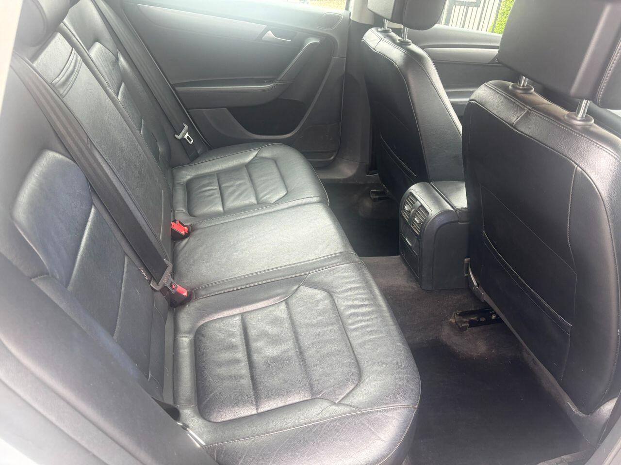 Volkswagen Passat - Image 15