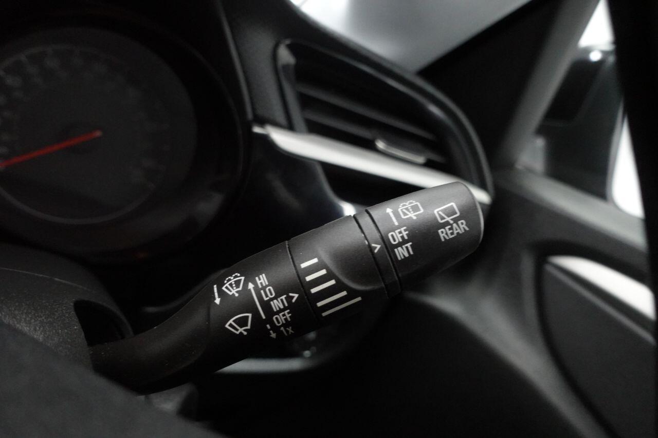 Vauxhall Corsa - Image 19
