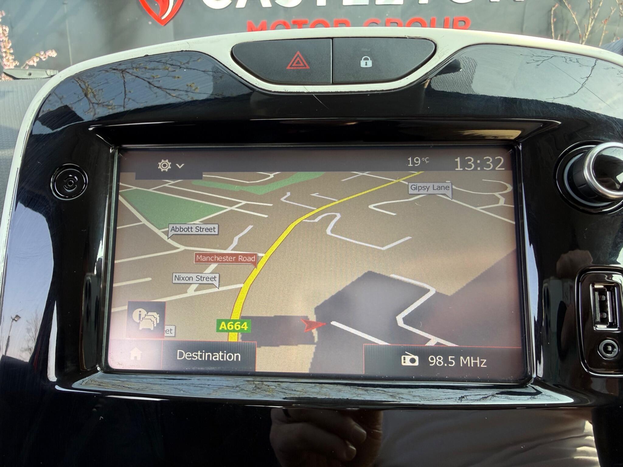 Renault Clio - Image 39